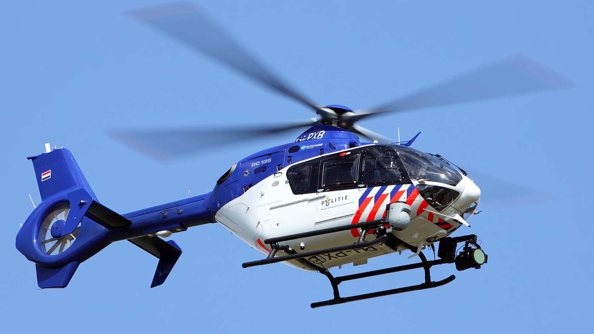 Helikopter helpt Politie Alkmaar-Duinstreek bij vier zoektochten naar inbrekers