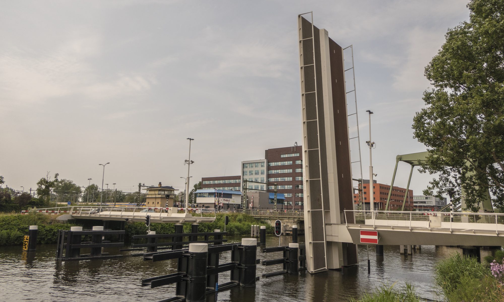 De Victoriebrug wegens hitte tot nader order buiten gebruik