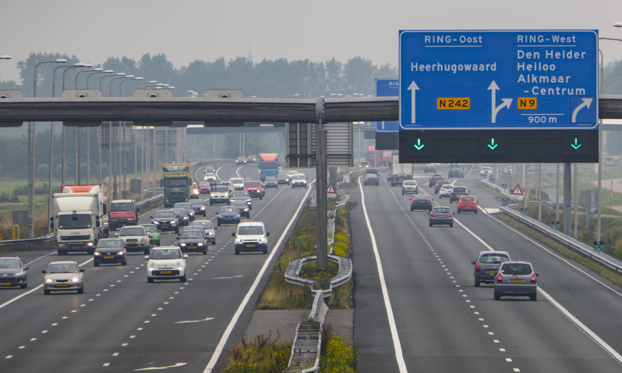 Landelijke en lokale VVD's: maak van spitsstrook A9 reguliere rijbaan