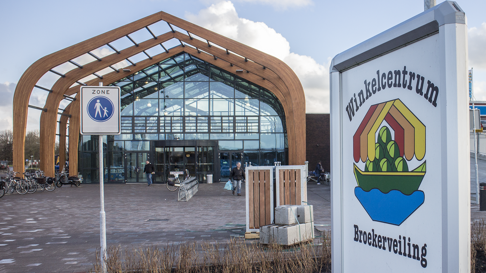 Boeken- en platenmarkt in Winkelcentrum Broekerveiling