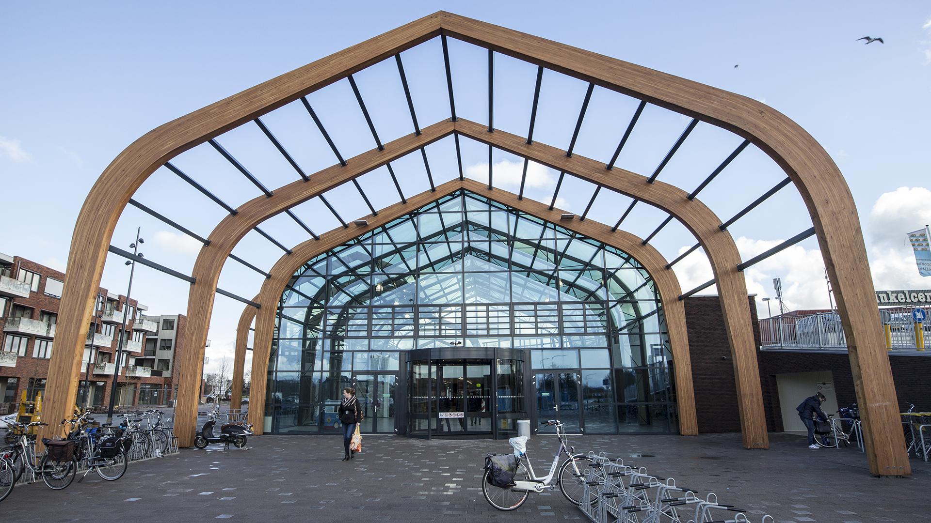 Veiligheidsmarkt in winkelcentrum Broekerveiling Langedijk