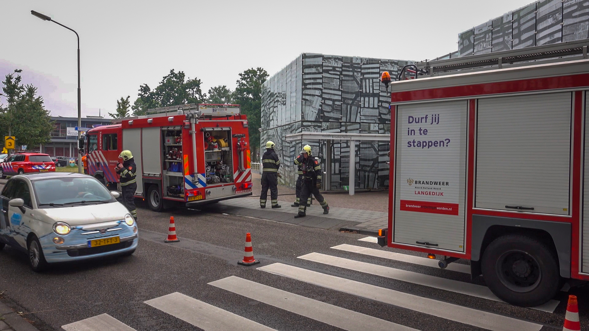 Brandalarm bij Broekerveiling; twee brandweerkorpsen voor de deur 1