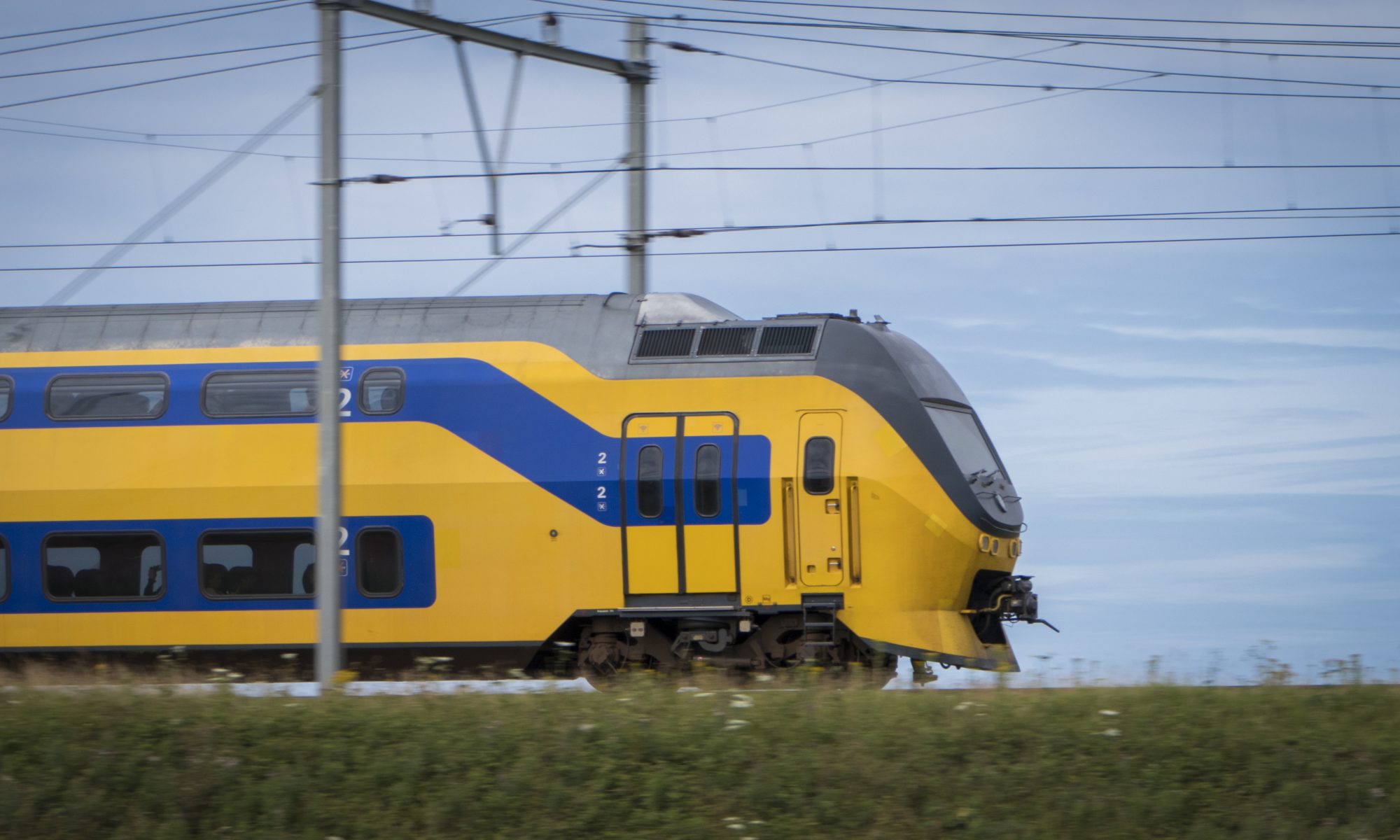 Heilooërs in protest tegen hoge geluidschermen langs spoor