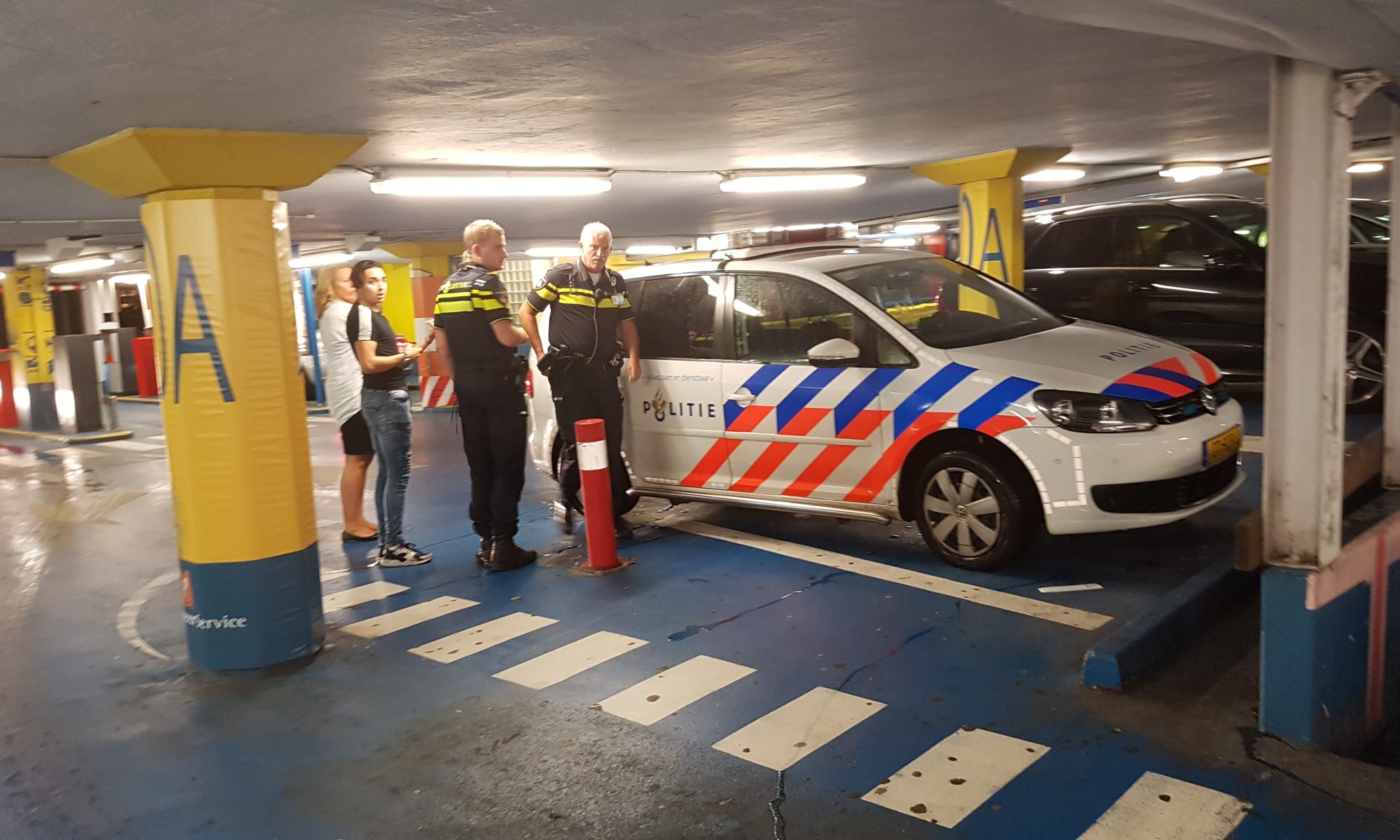 Aanrijding in garage; bestuurder gaat er vandoor