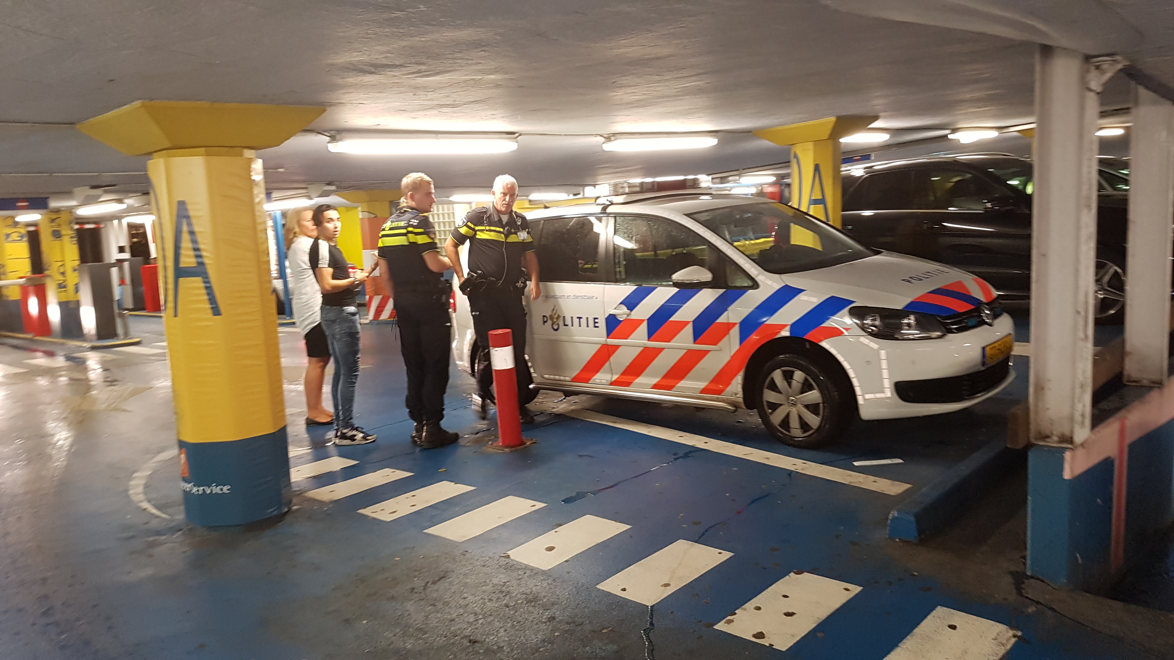 Aanrijding in garage; bestuurder gaat er vandoor