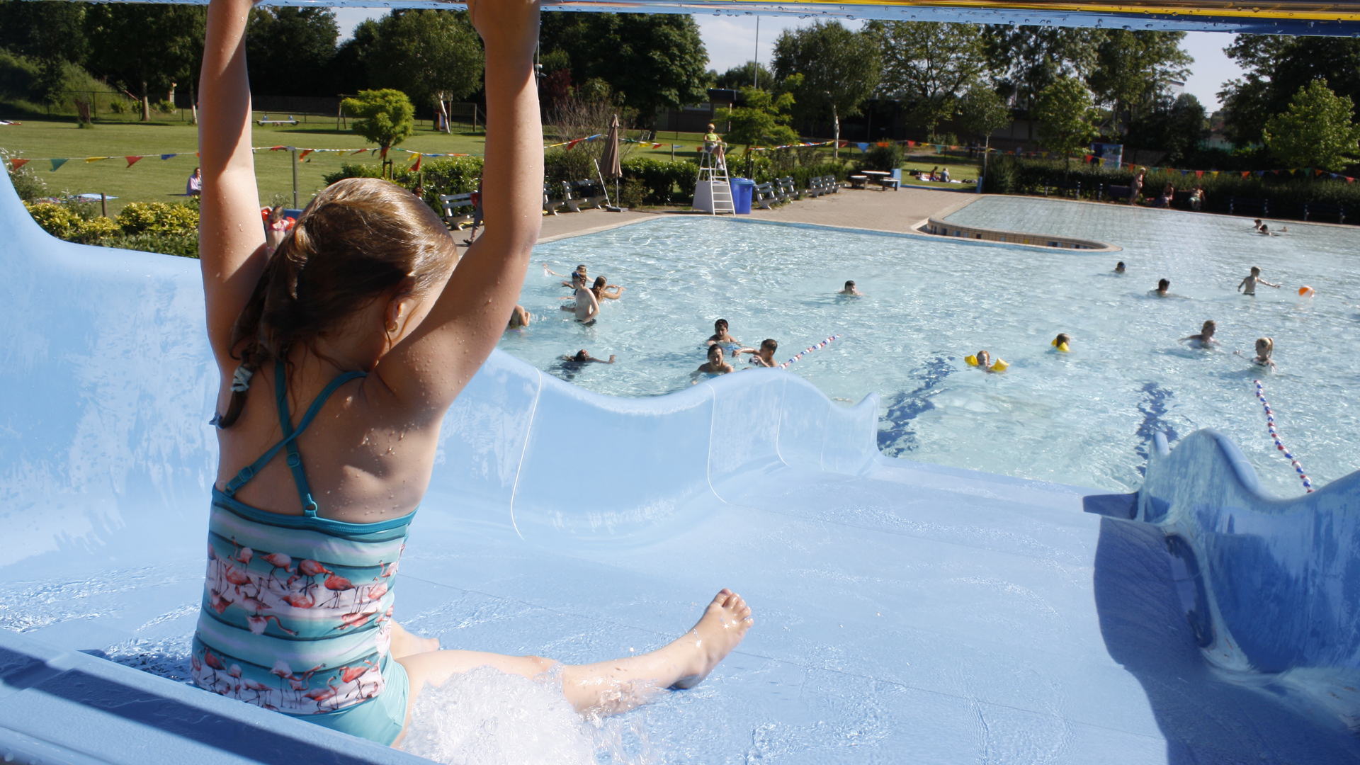 Buitenbad zwembad Hoornse Vaart langer open