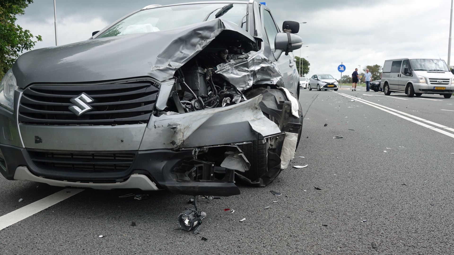 Lesauto betrokken bij flinke botsing op Hoeverweg 1