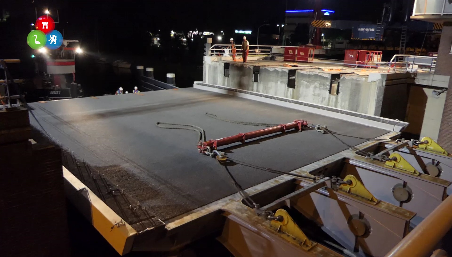 Nieuw brugdek Leeghwaterbrug geplaatst (VIDEO)