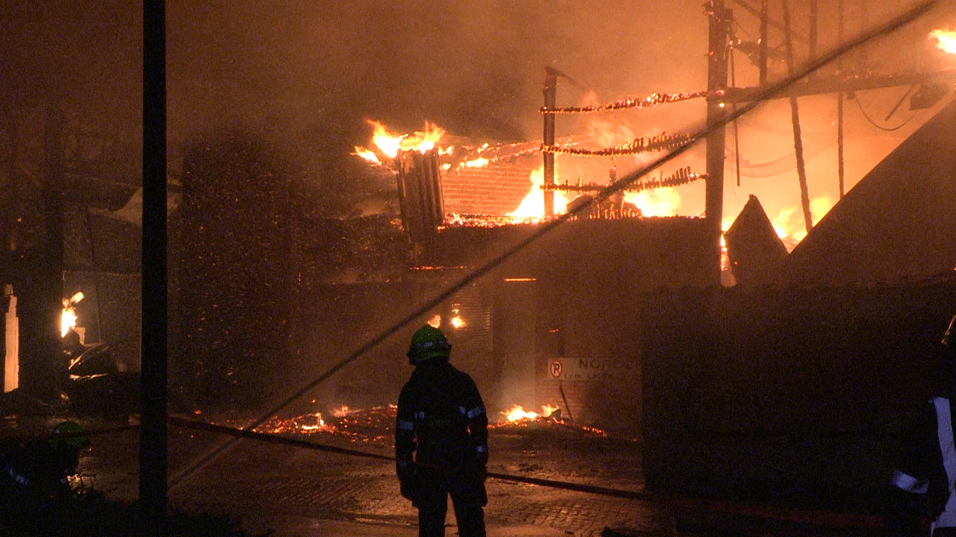 NL-Alert door opnieuw oplaaiende brand Alkmaar