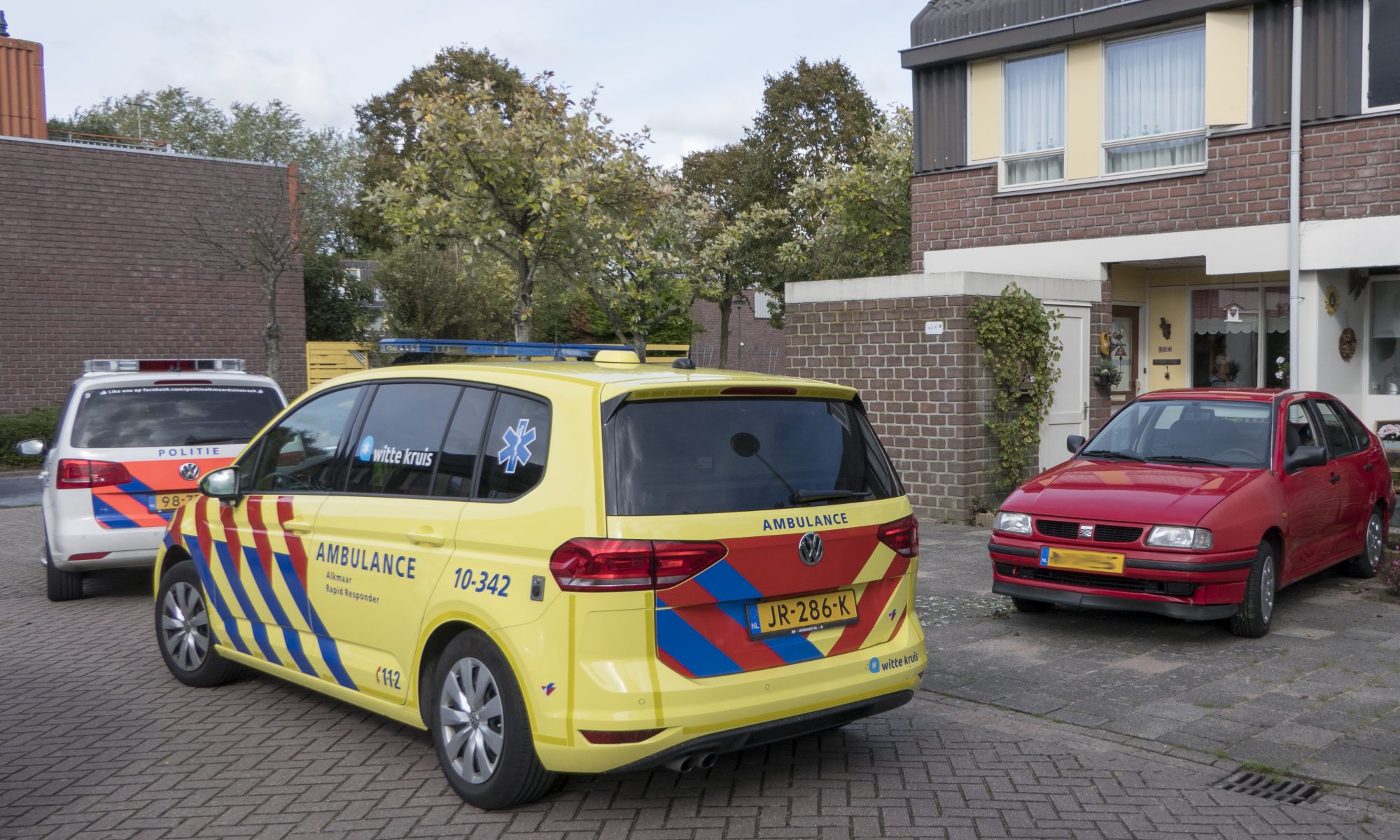 Automobiliste rijdt bijna huis binnen 1