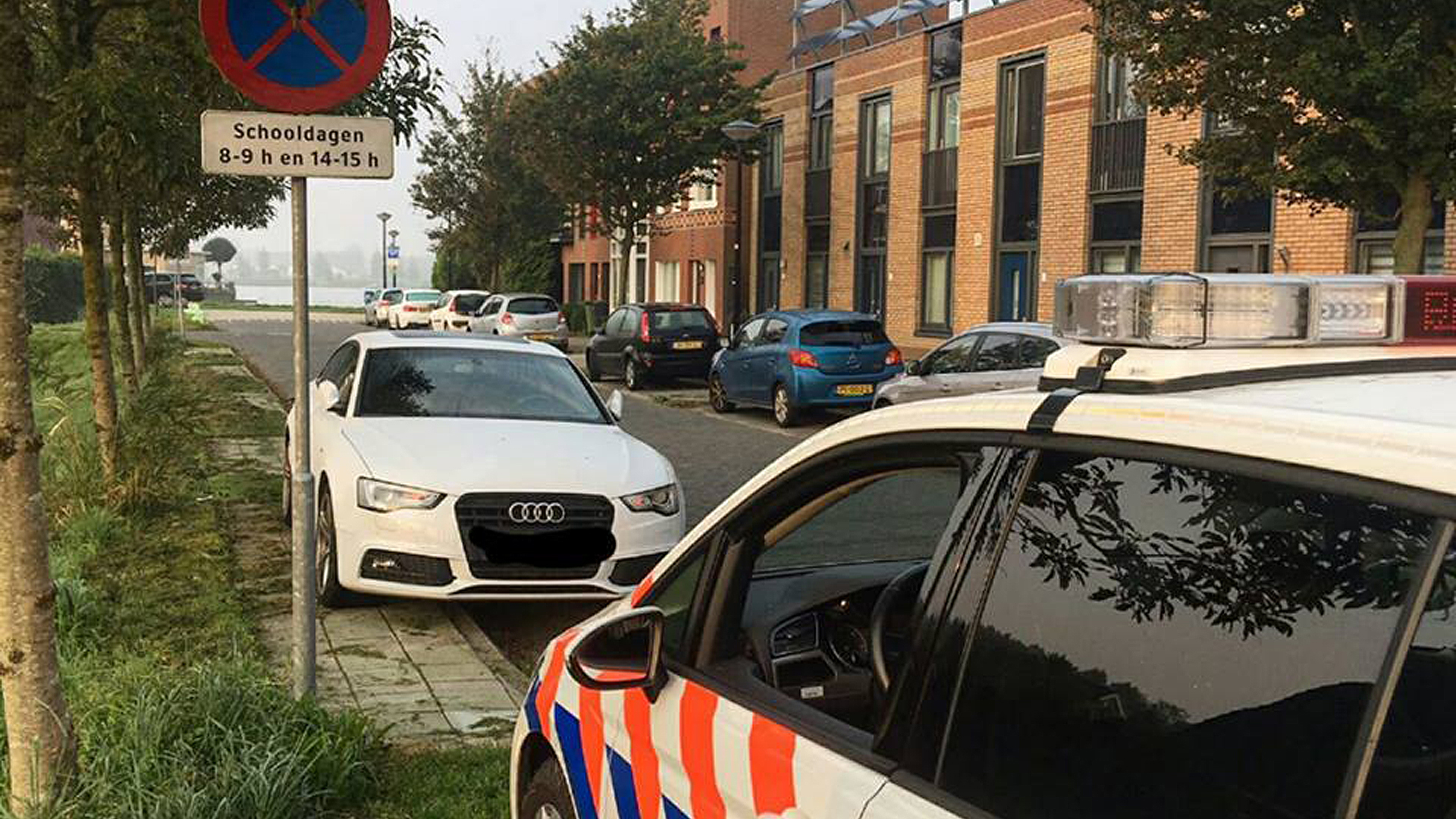 Boetes bij parkeer- en verkeerscontrole rond basisschool Atalanta