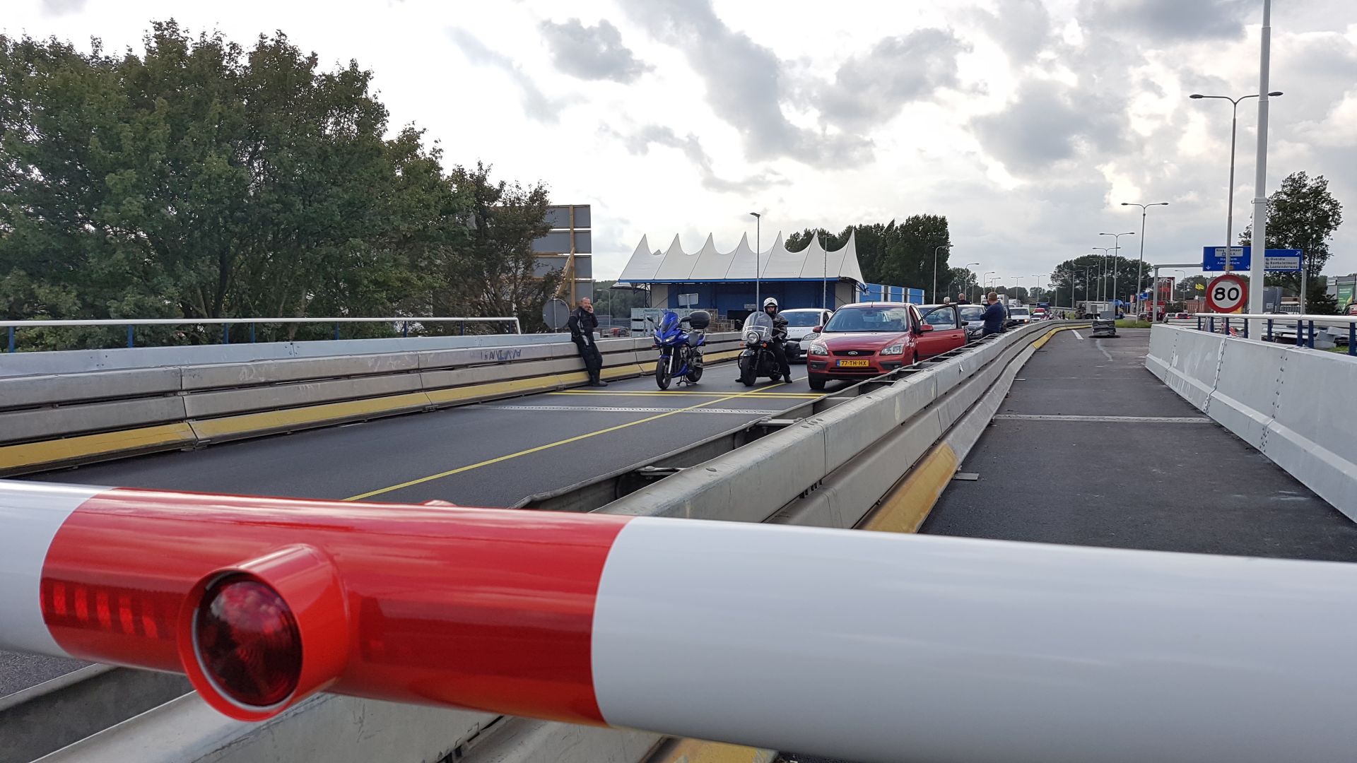 Leeghwaterbrug zorgt wederom voor verkeersinfarct