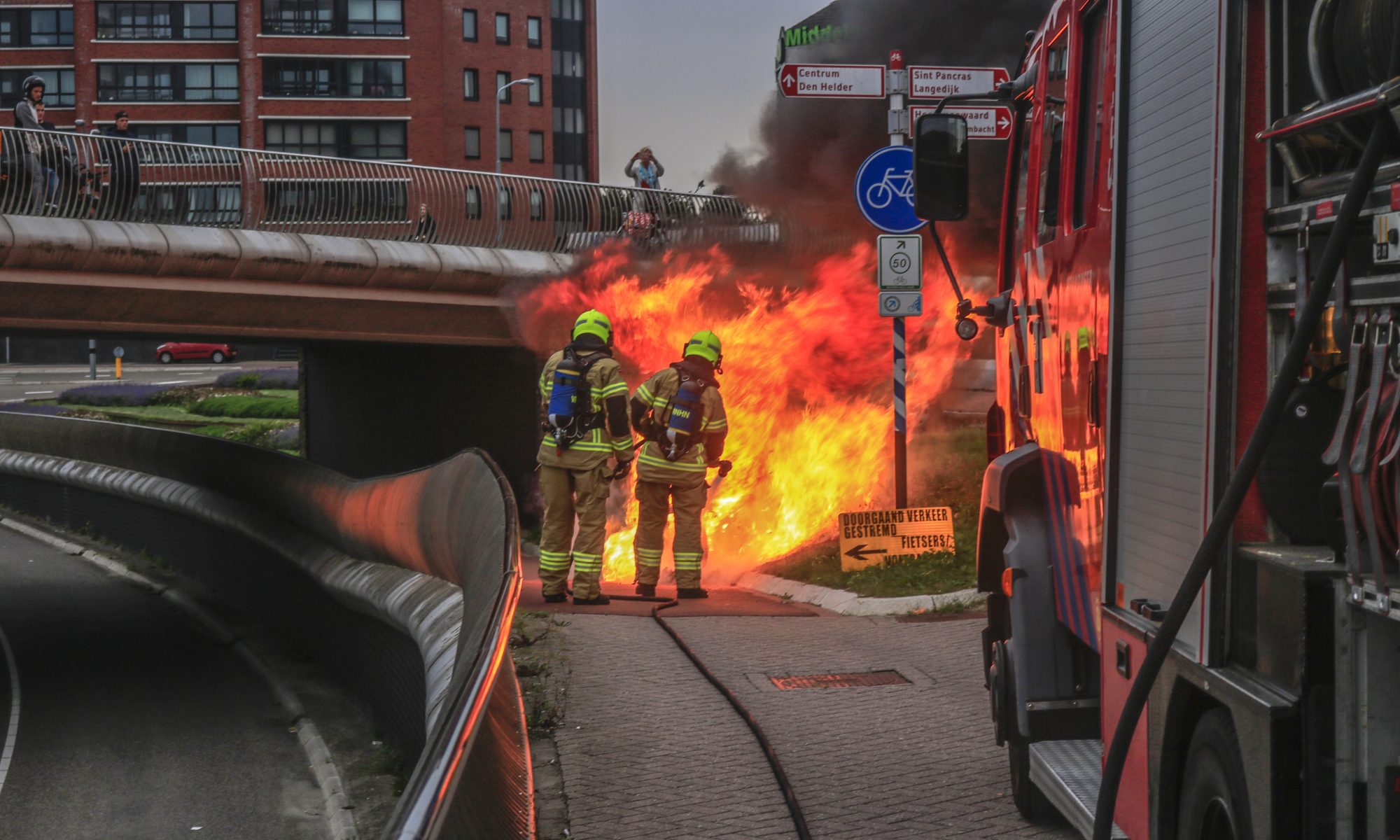 Maaltijdbezorgscooter gaat in vlammen op