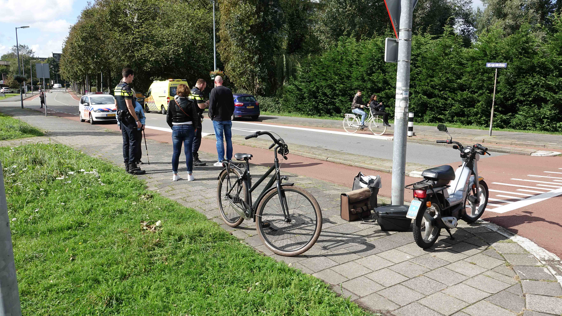 Snorfietster gewond bij aanrijding op Rekerdijk