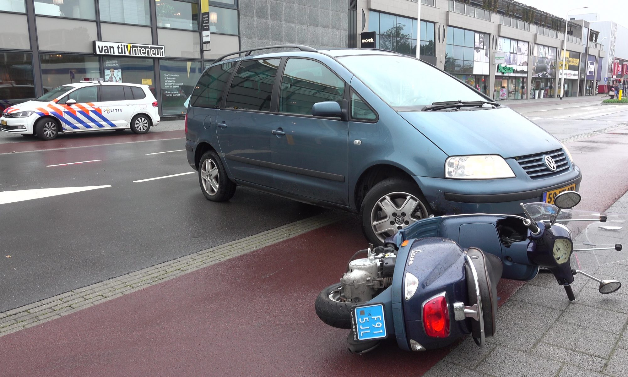 Scooterrijdster gewond na aanrijding