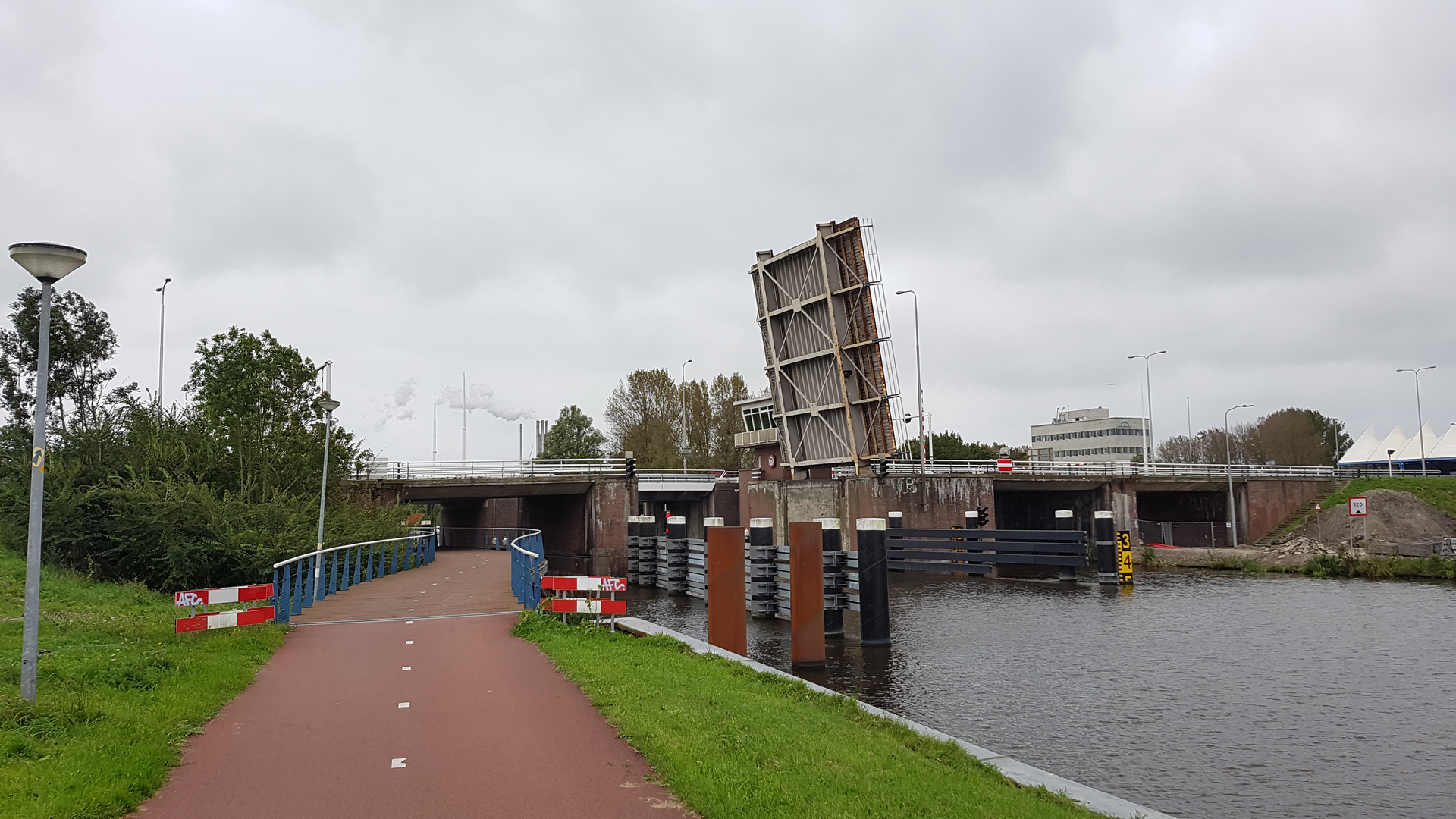 Andere deel Leeghwaterbrug defect, file tot Heerhugowaard