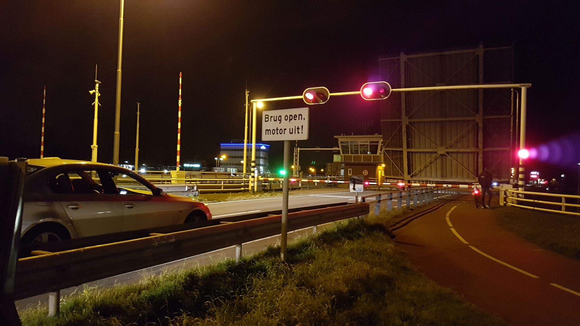 Leeghwaterbrug wederom in storing; verkeer stond meer dan een uur muurvast