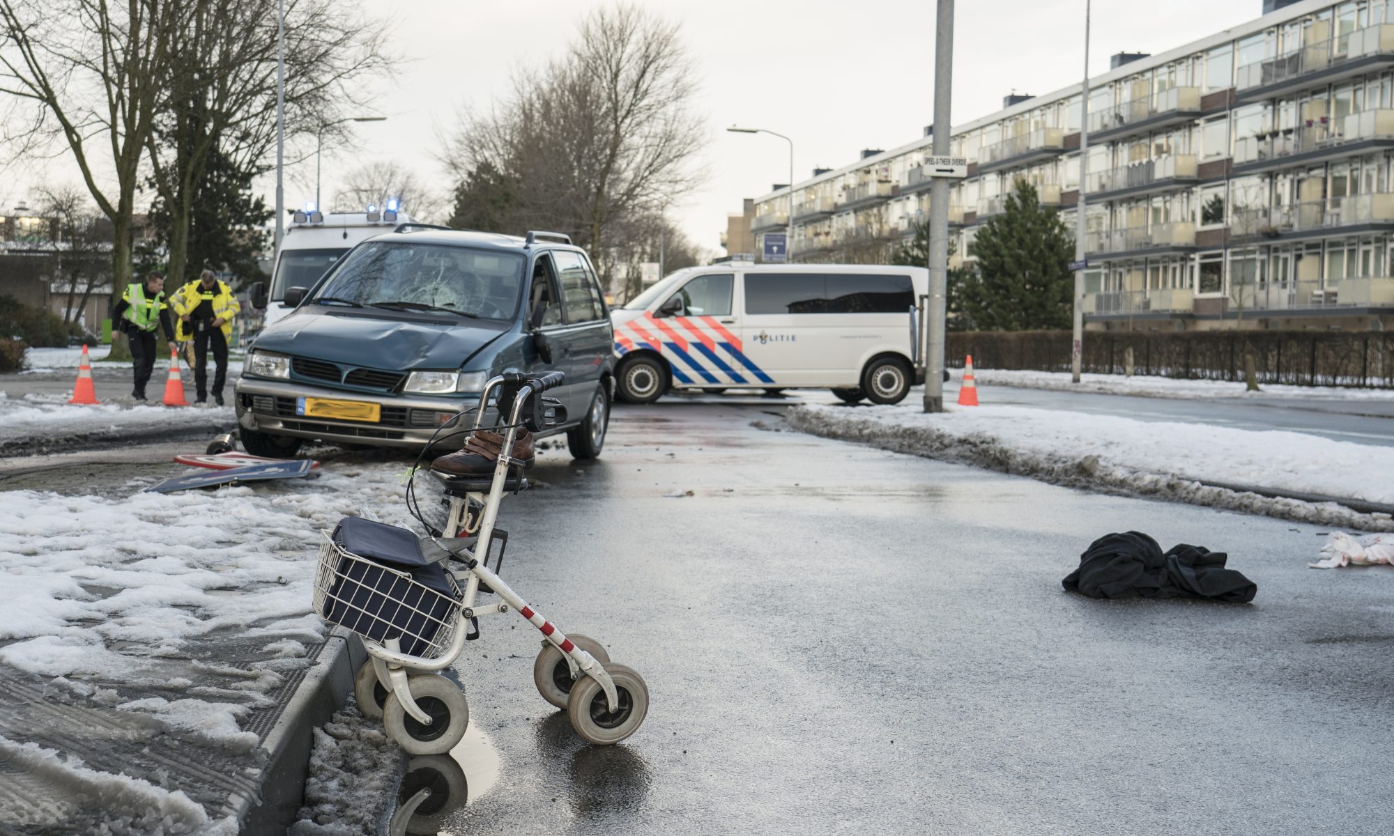 Laagstaande zon zorgt voor drama op Vondelstraat Alkmaar (VIDEO)