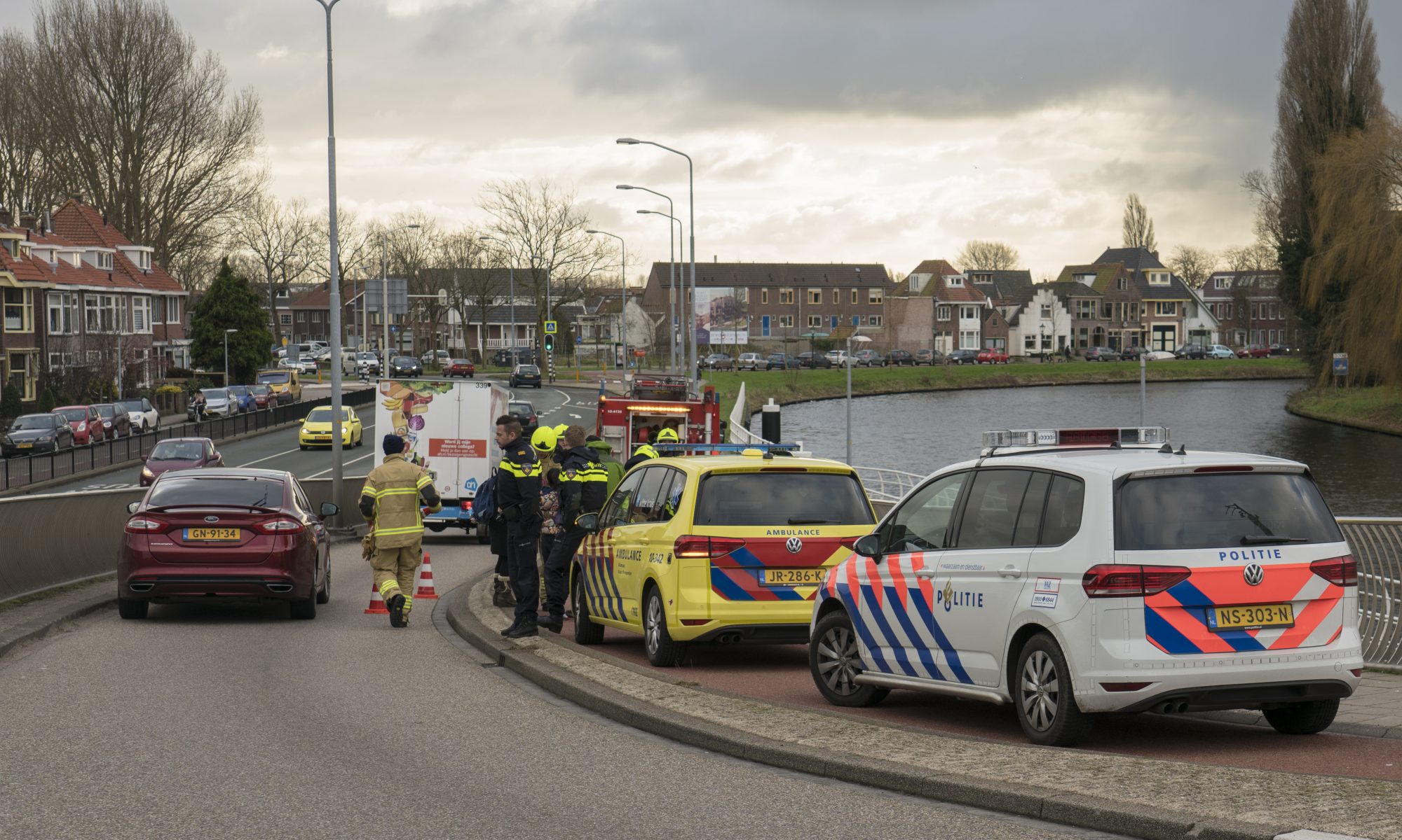 Valpartij en voet tussen spaken leidt tot uitrukken brandweer Alkmaar