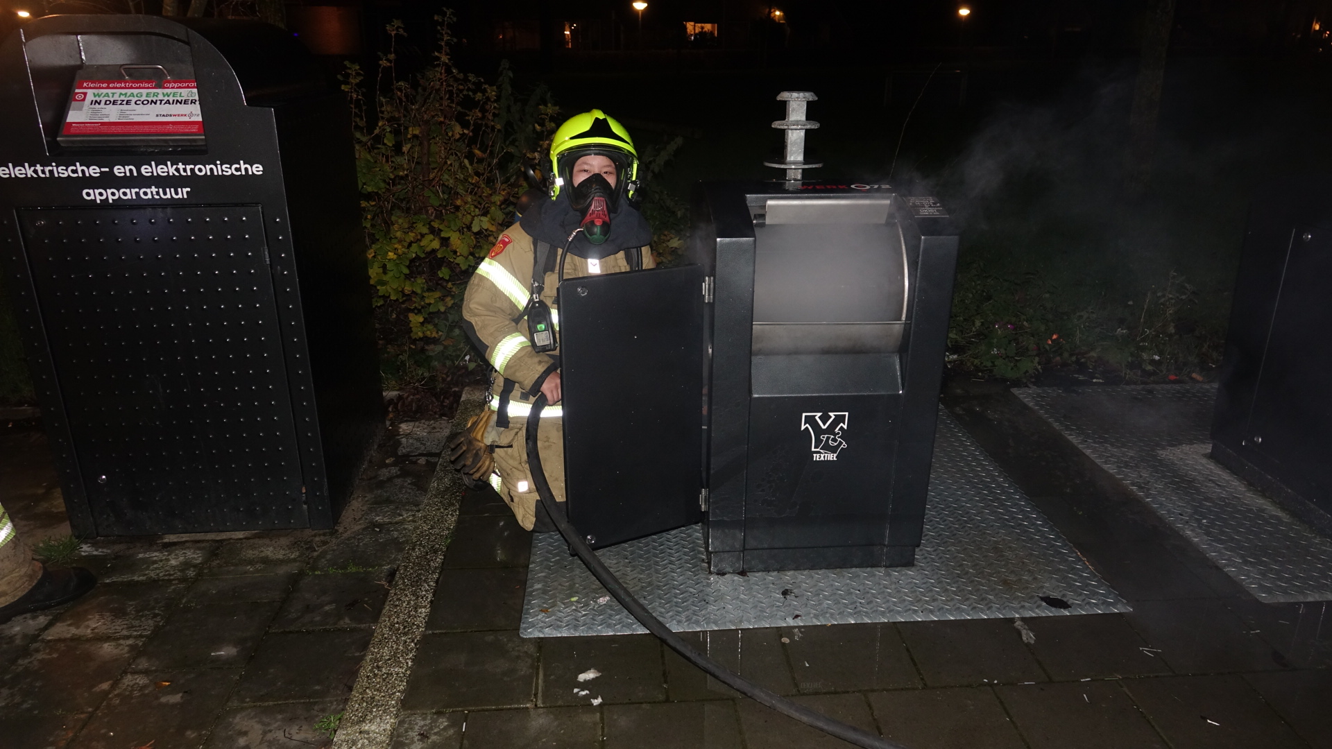 Brand in ondergrondse kledingcontainer Koedijk