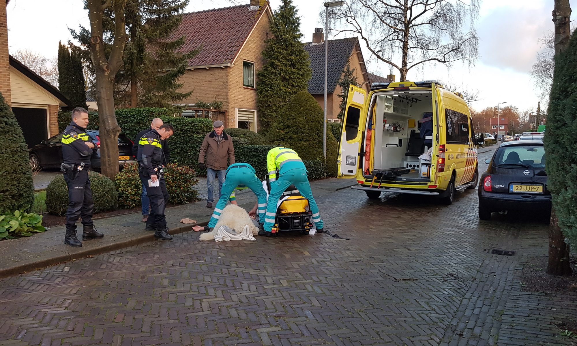 Fietsster naar ziekenhuis na val door gladheid in Oudorp