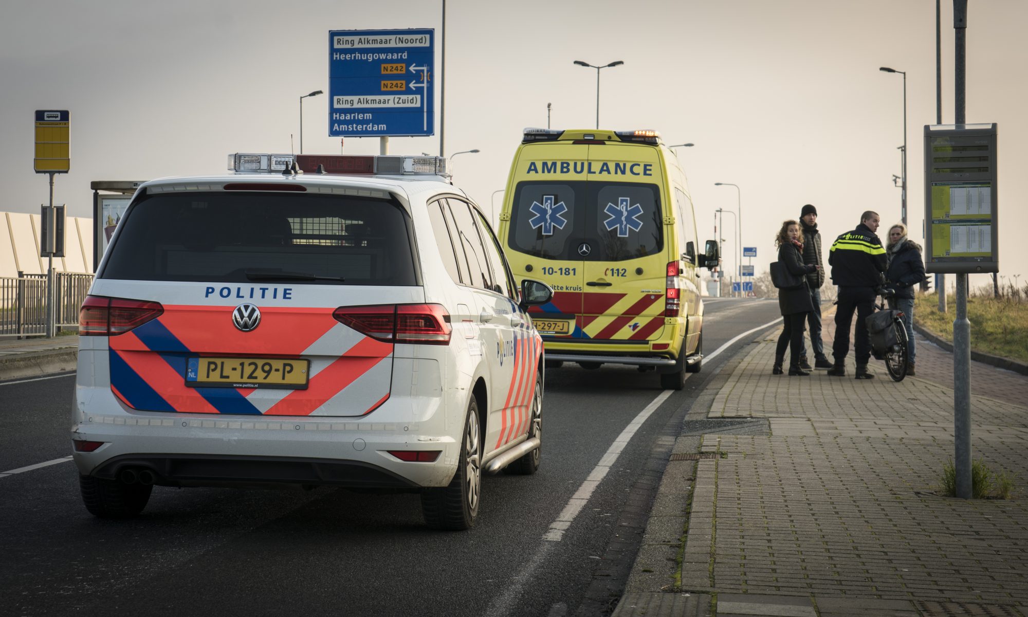 Fietser naar ziekenhuis na val met e-bike op fietspad Nieuwe Schermerweg in Alkmaar