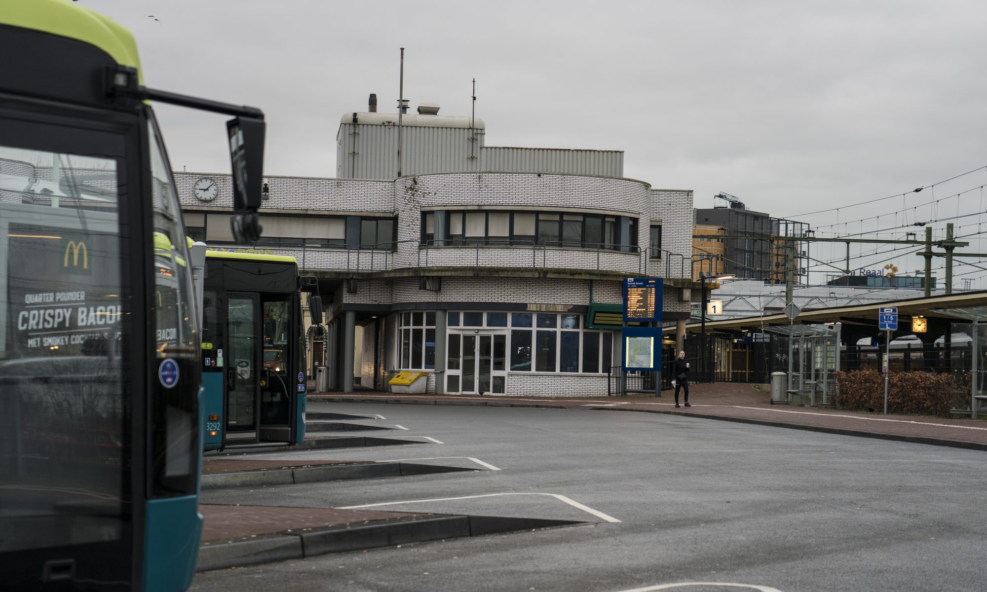 Leefbaar Alkmaar wil overdekte wachtruimte op Station Alkmaar