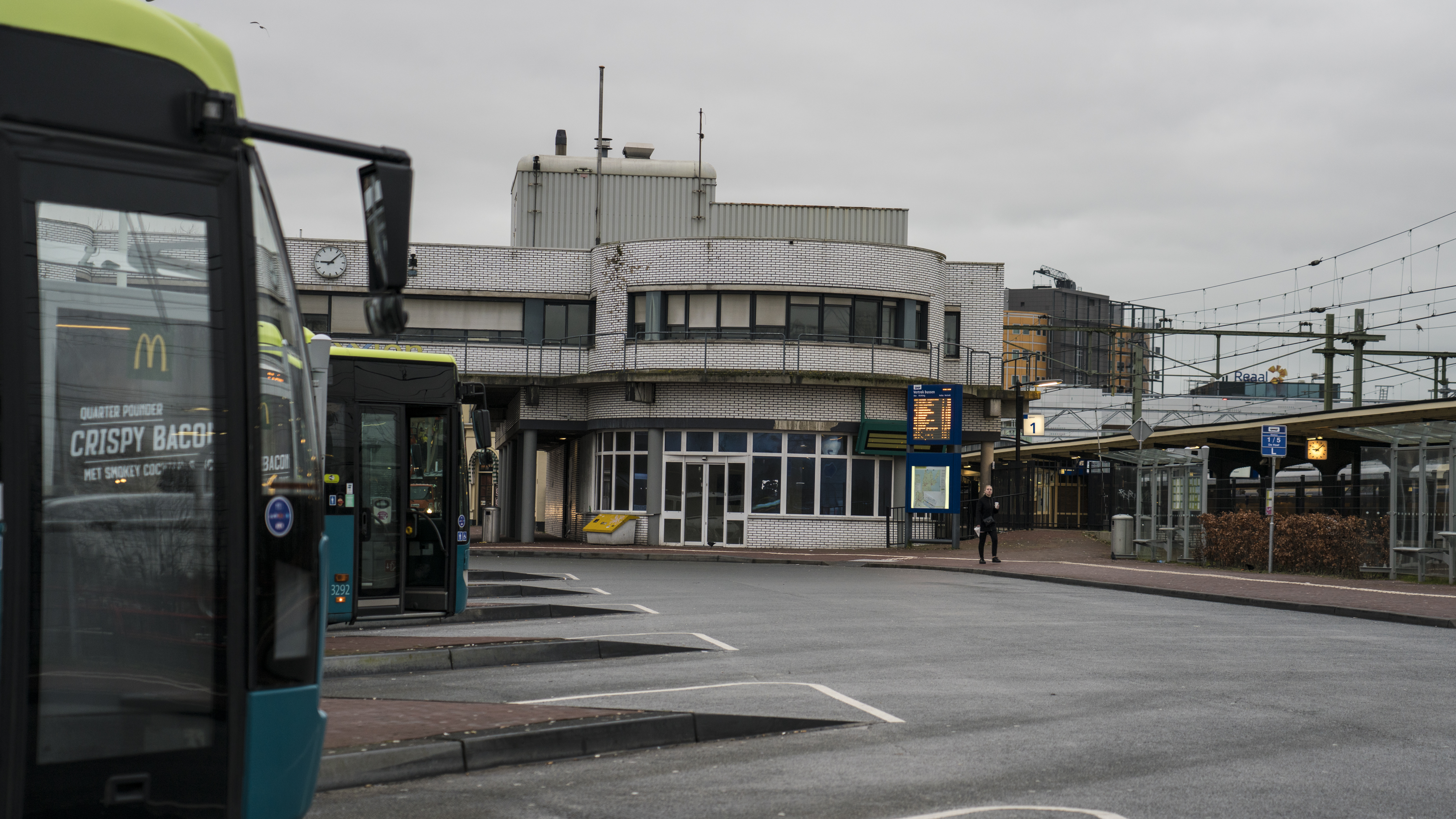 Leefbaar Alkmaar wil overdekte wachtruimte terug op Station Alkmaar