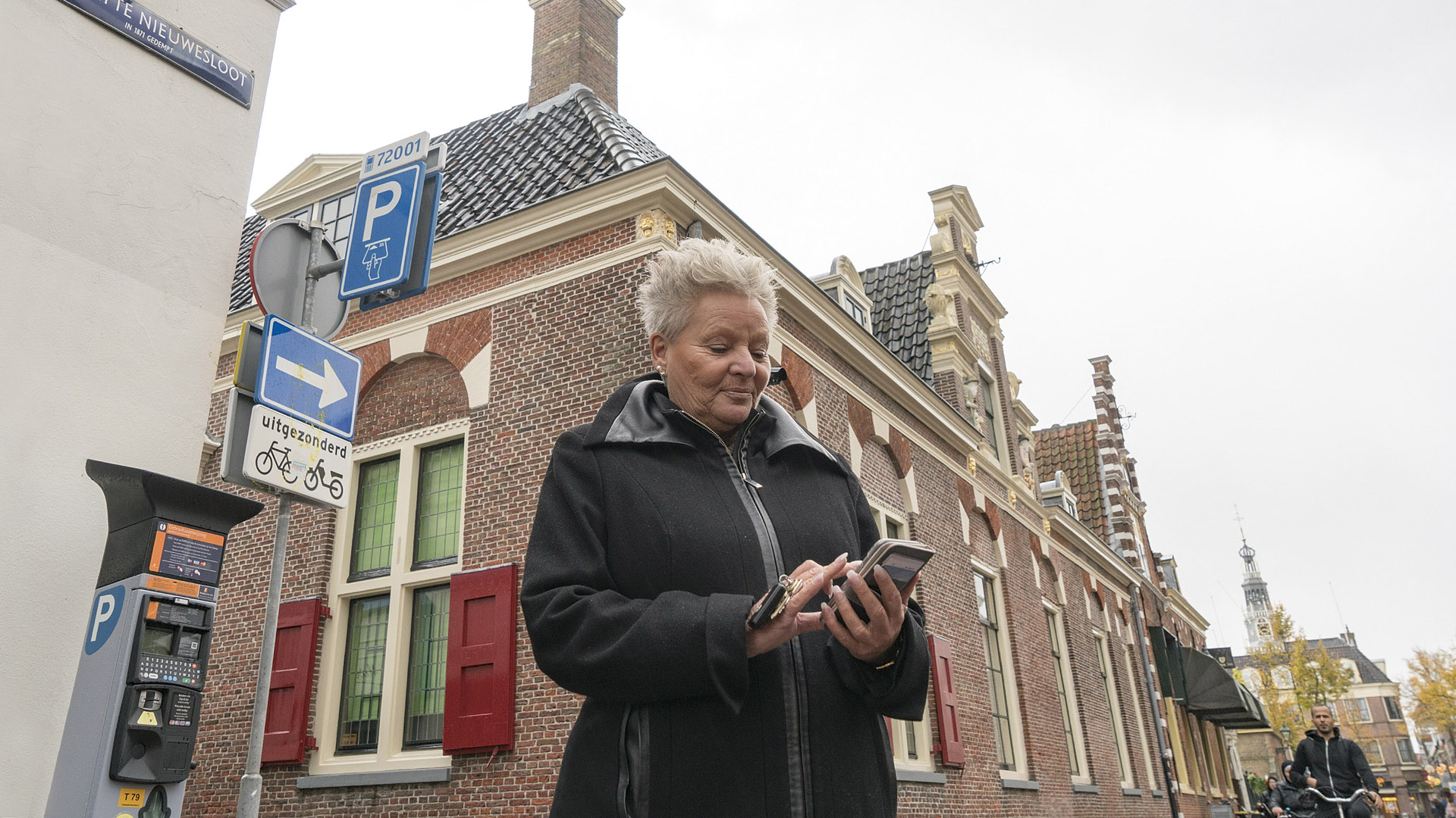 In Alkmaar parkeert 55% met mobiele telefoon