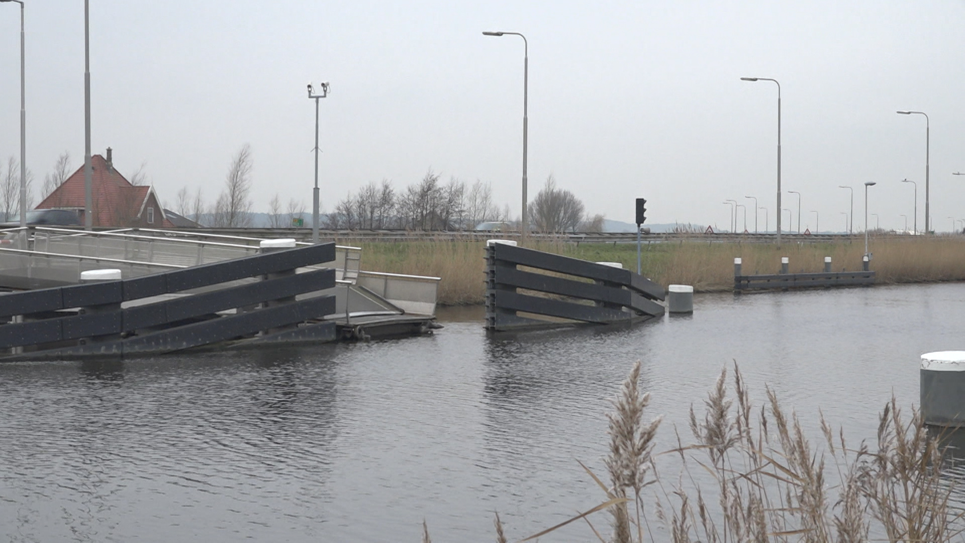 Opnieuw mankement Rekervlotbrug Koedijk (VIDEO)