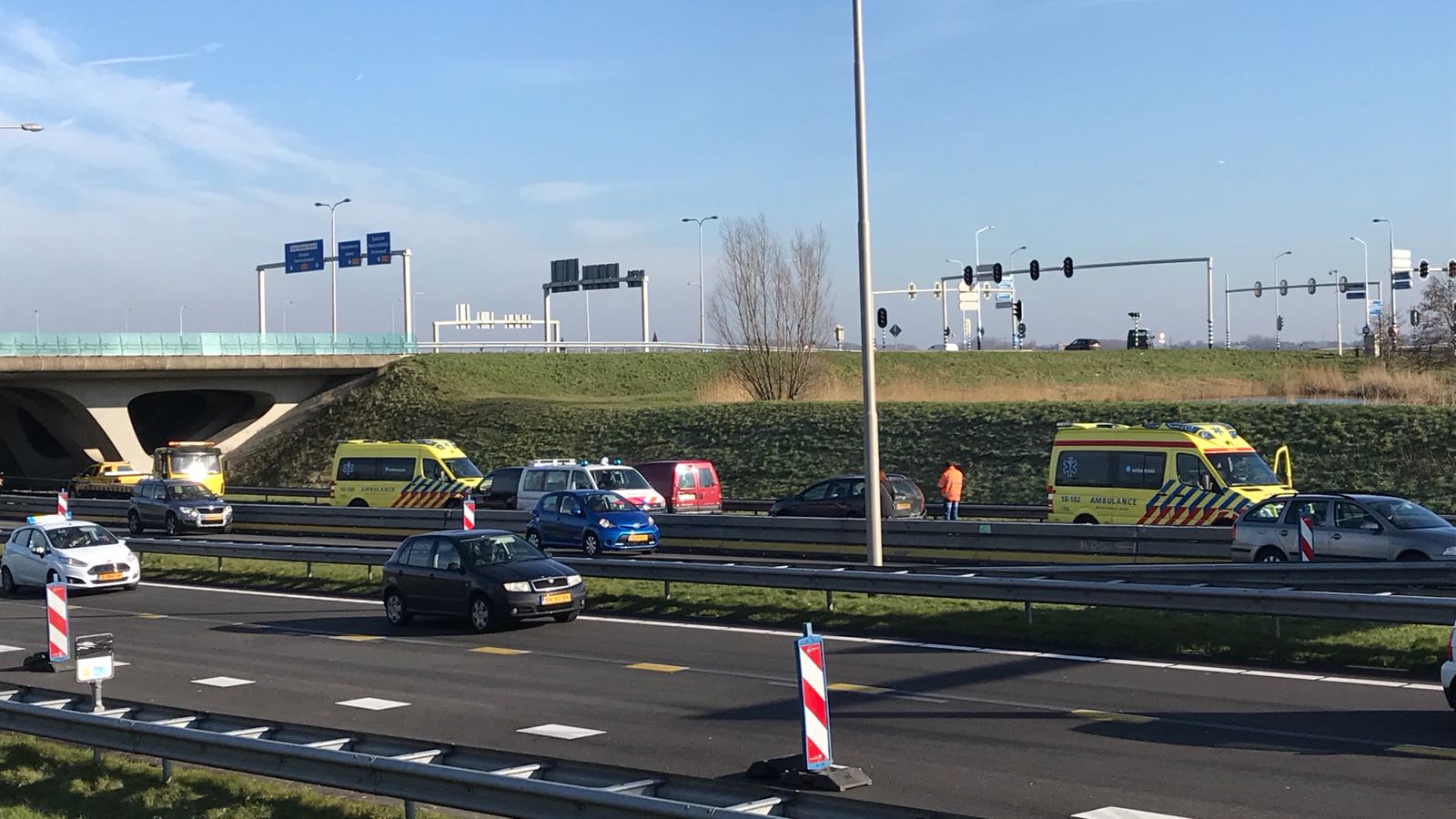 Meerdere auto's en vrachtauto betrokken bij aanrijding N242 in Alkmaar