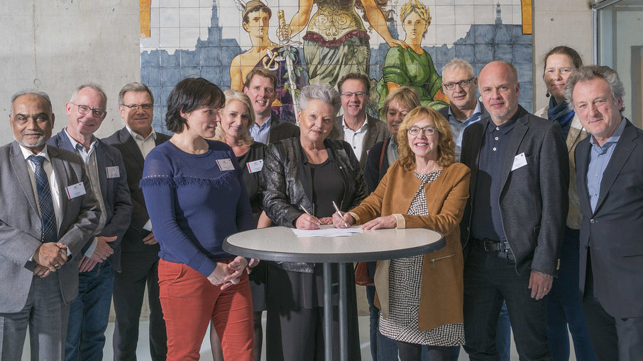 Wethouders tekenen convenant over cultuuronderwijs Alkmaarse basisscholen