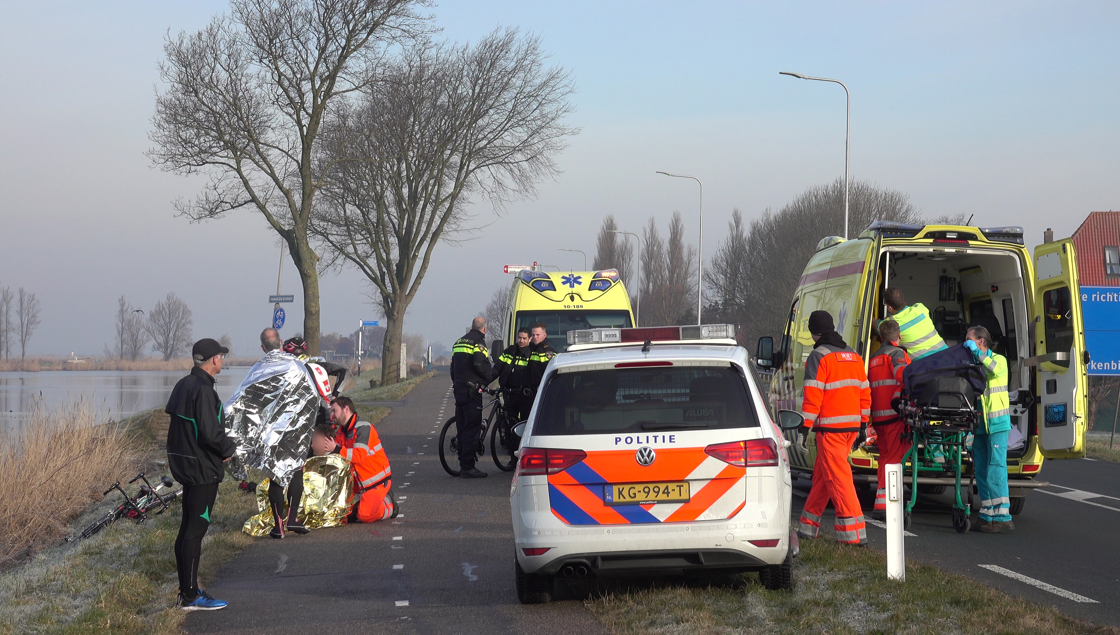 Frontale aanrijding wielrenners op N246 bij Markenbinnen