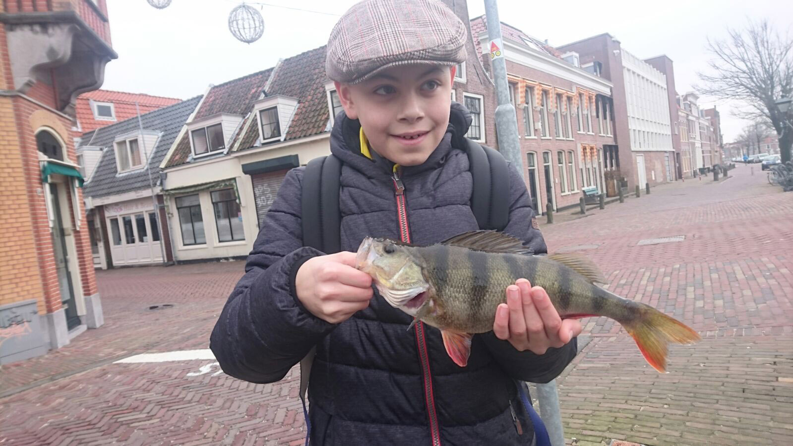 Roofvissen spotten tijden Streetfishing-competitie in Alkmaarse binnenstad