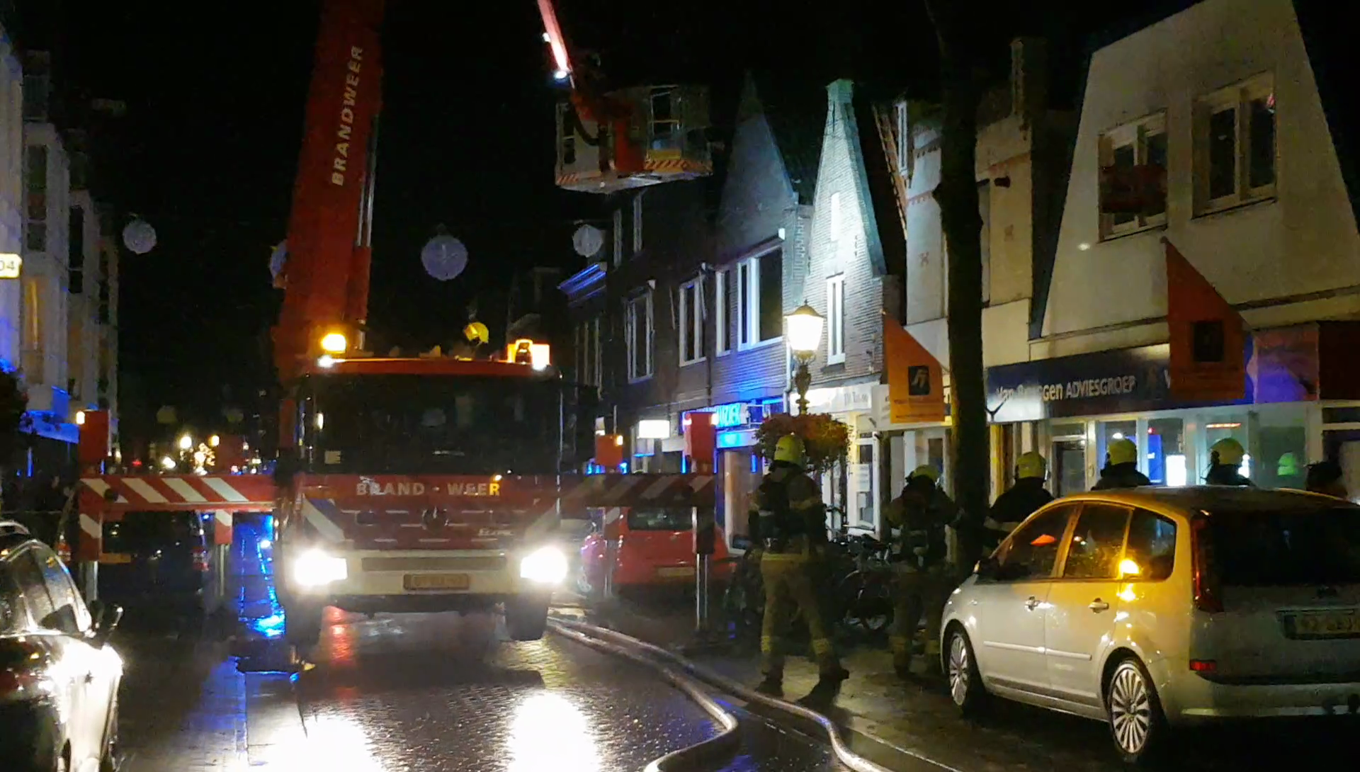 Grote brand in bovenwoning Limmerhoek in Alkmaar