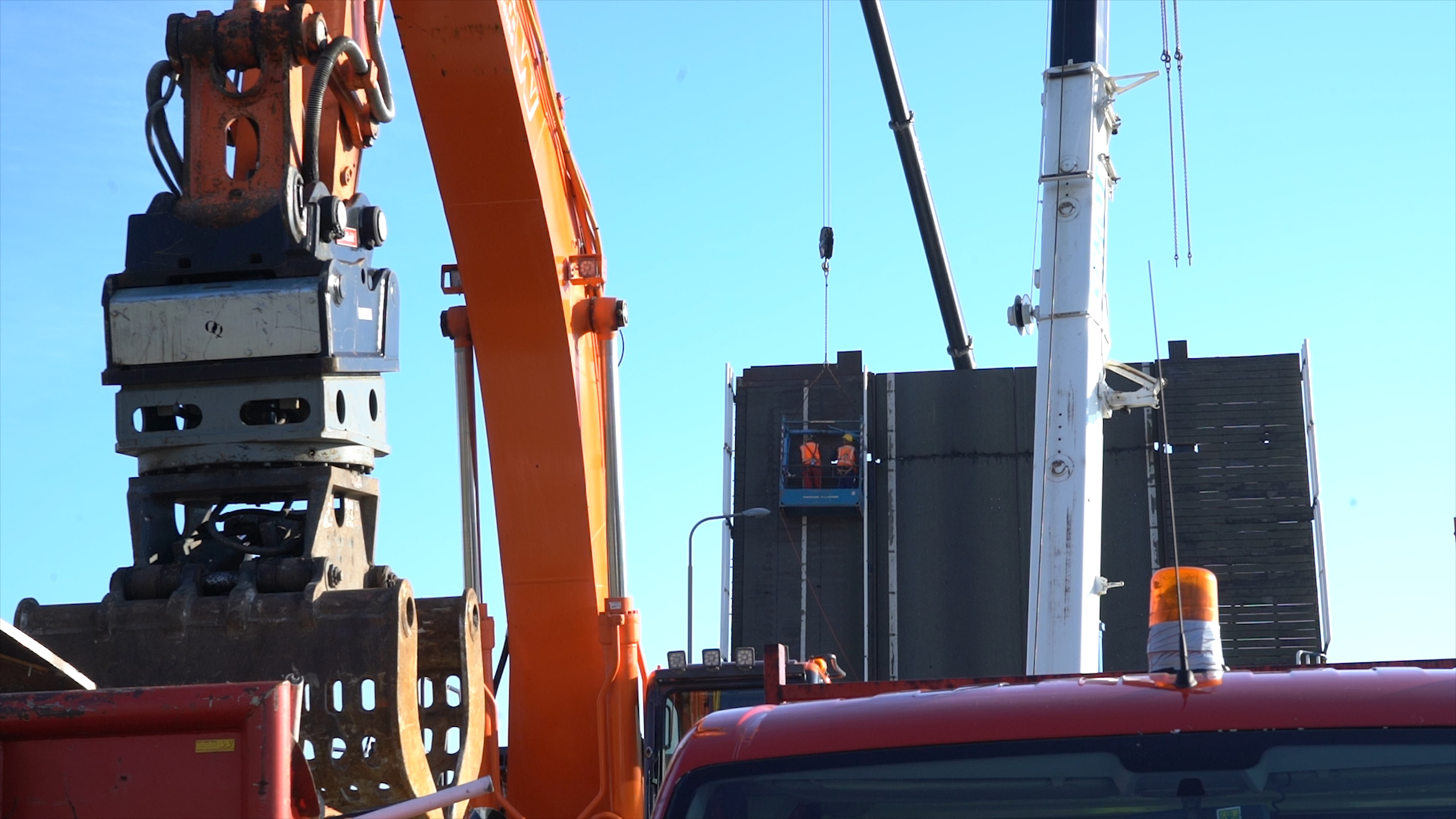 Start gemaakt met demontage 'brugdek A' Leeghwaterbrug (VIDEO)