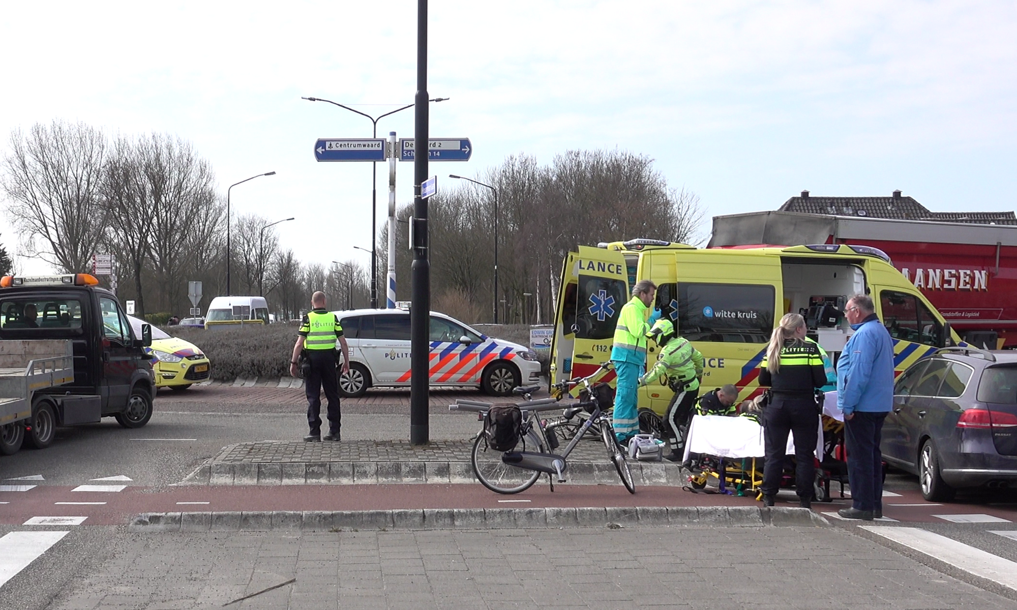 Jonge fietser gewond bij aanrijding op rotonde Middenweg-Krusemanlaan