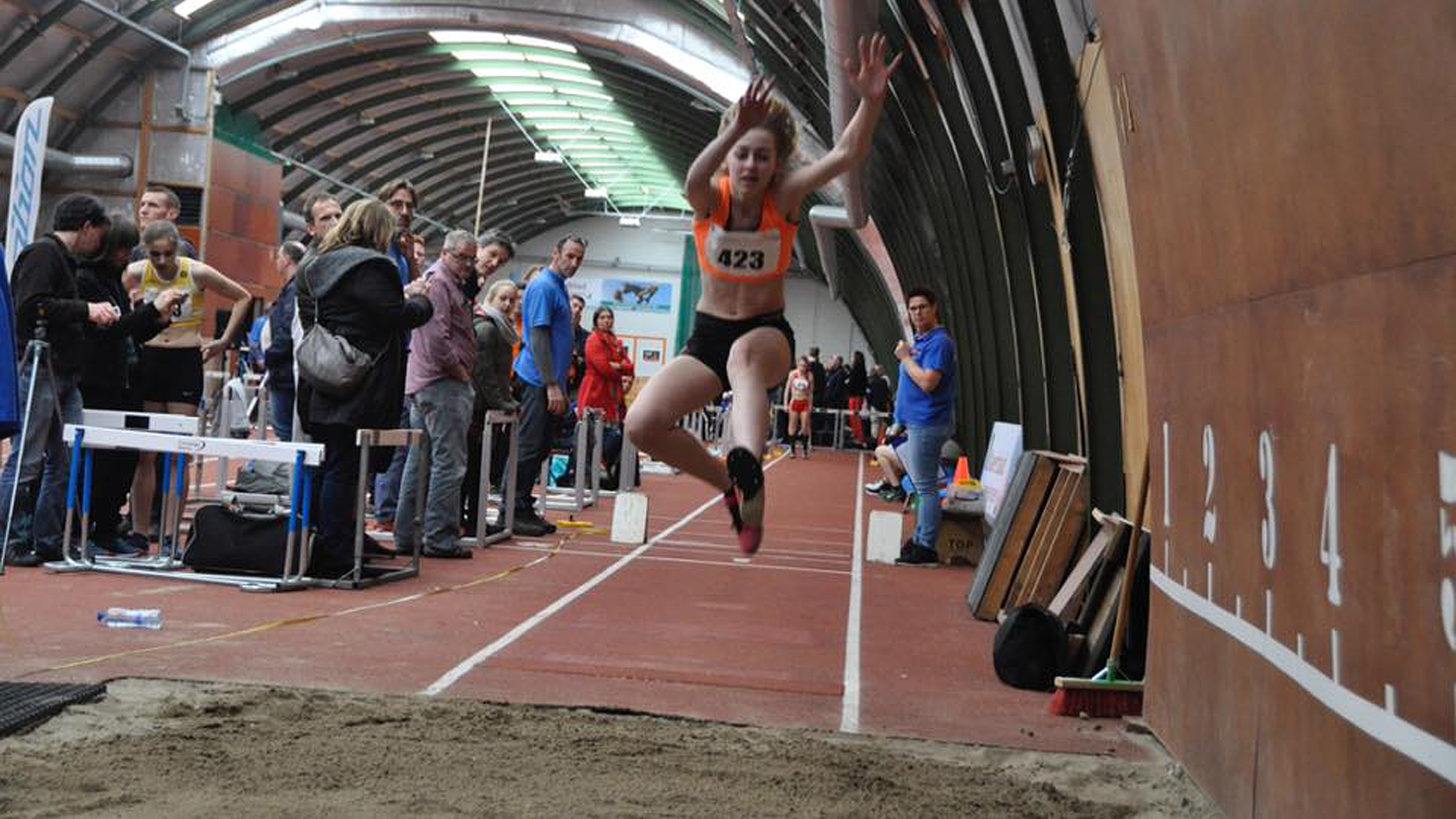 Femke Jonker verrast bij hinkstapspringen tijdens interland