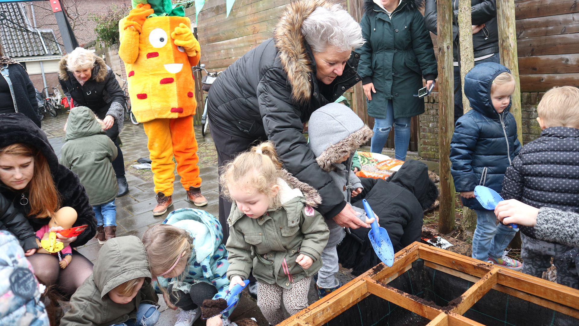 20180309 Wethouder Konijn Smakelijke Moestuin bij De Eenhoorn