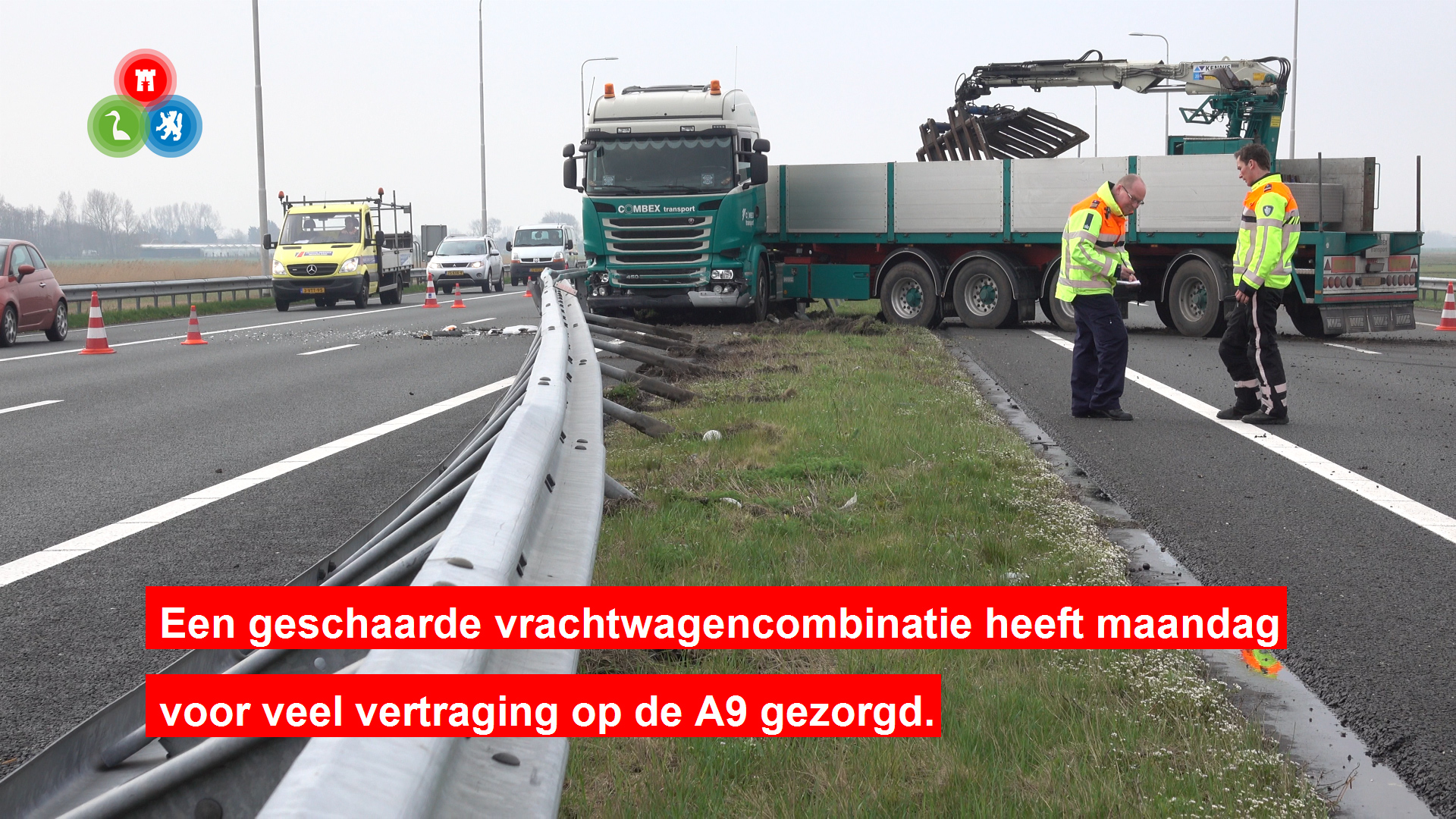 Geschaarde vrachtwagencombinatie zorgt voor vertraging op A9 (VIDEO)