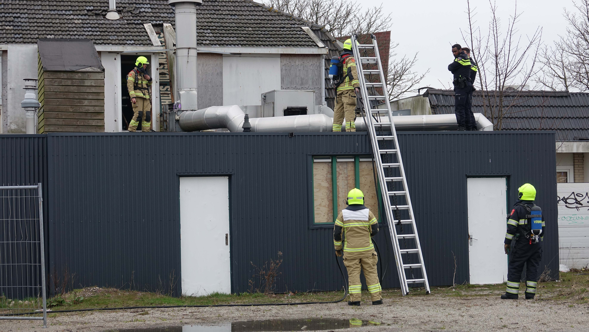 Brand in illegaal bewoonde kamer boven oud restaurant 2