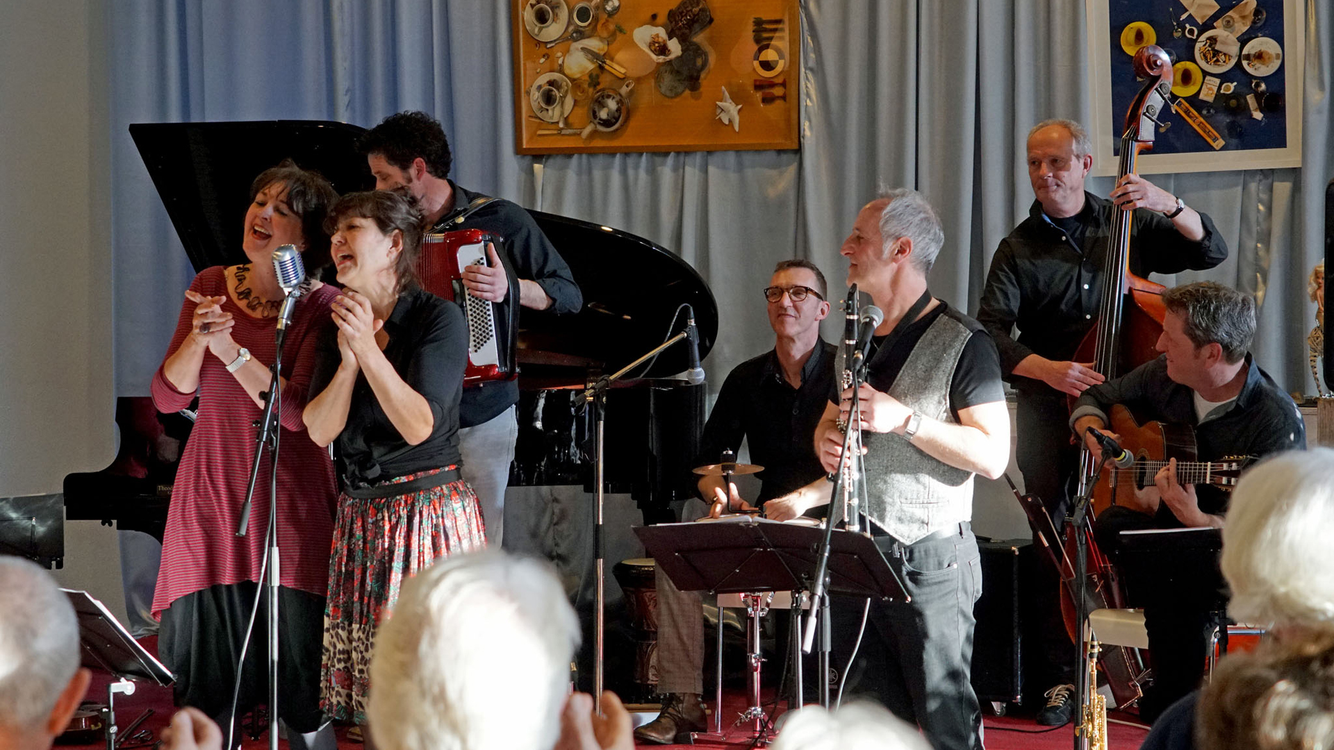 Optreden van klezmerband Agge Nebbisj in Koogerkerk