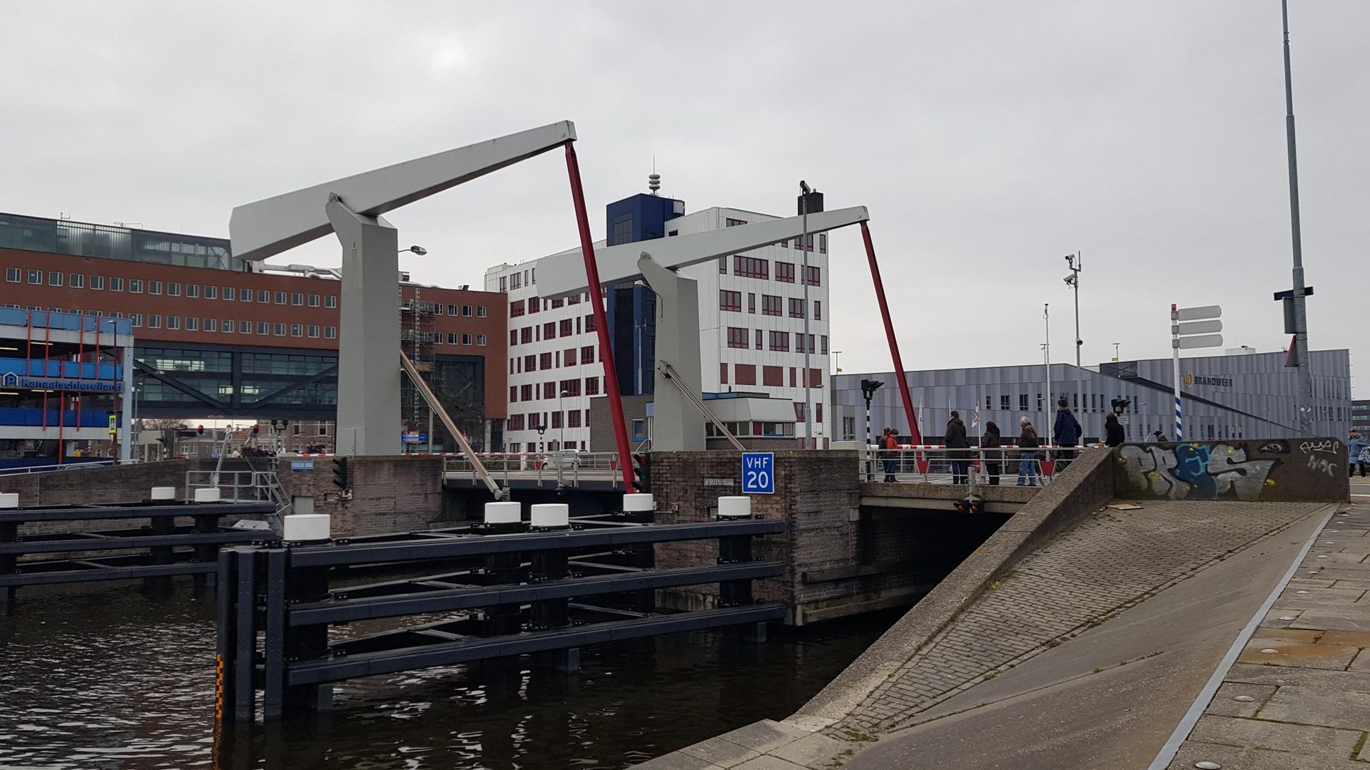 Verwarring en opstoppingen bij spokende Tesselsebrug