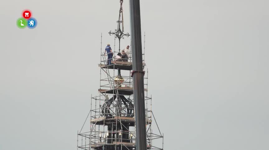 20180523 ALK waagtoren haan plaatsing