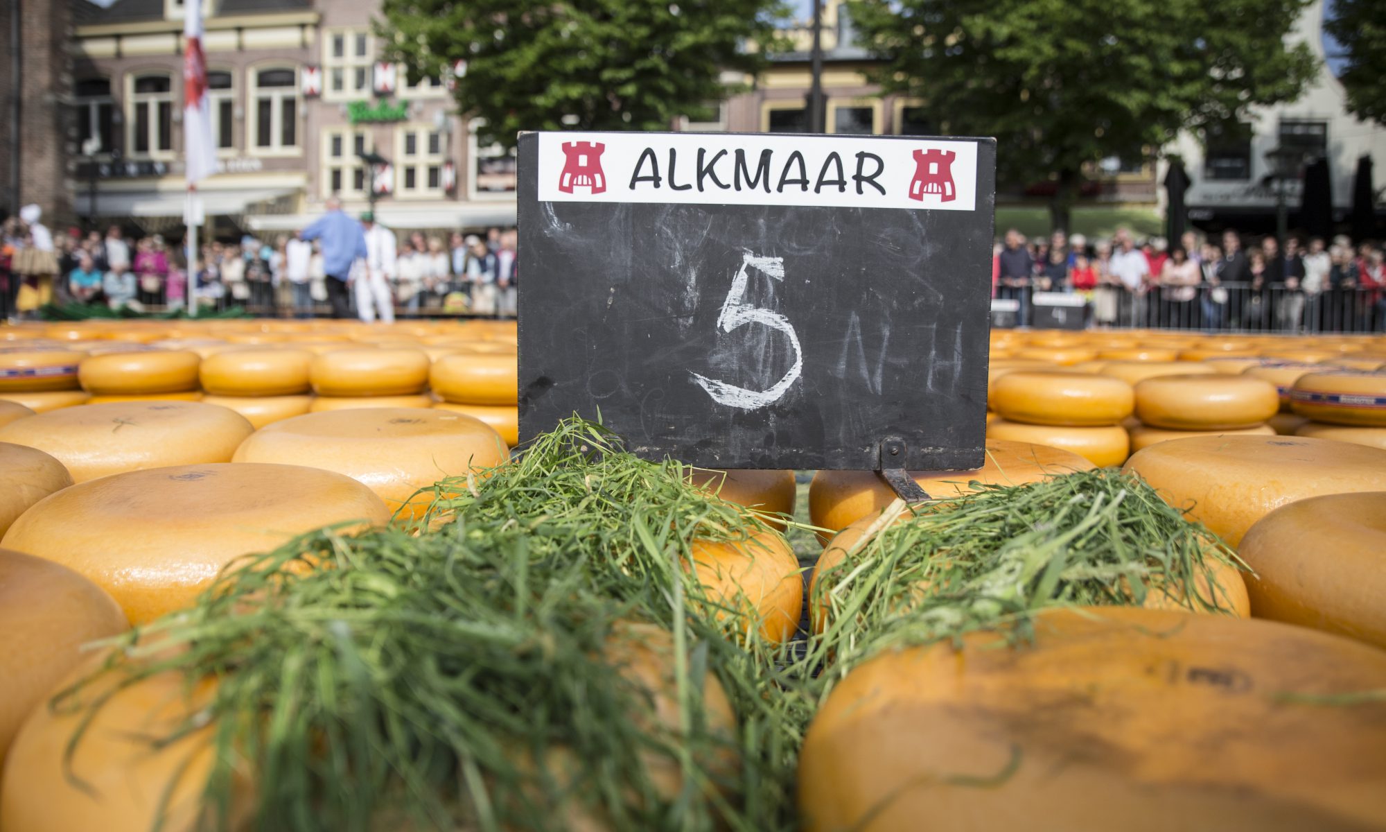 Paralympisch kampioen Chris Vos opent Graskaasmarkt