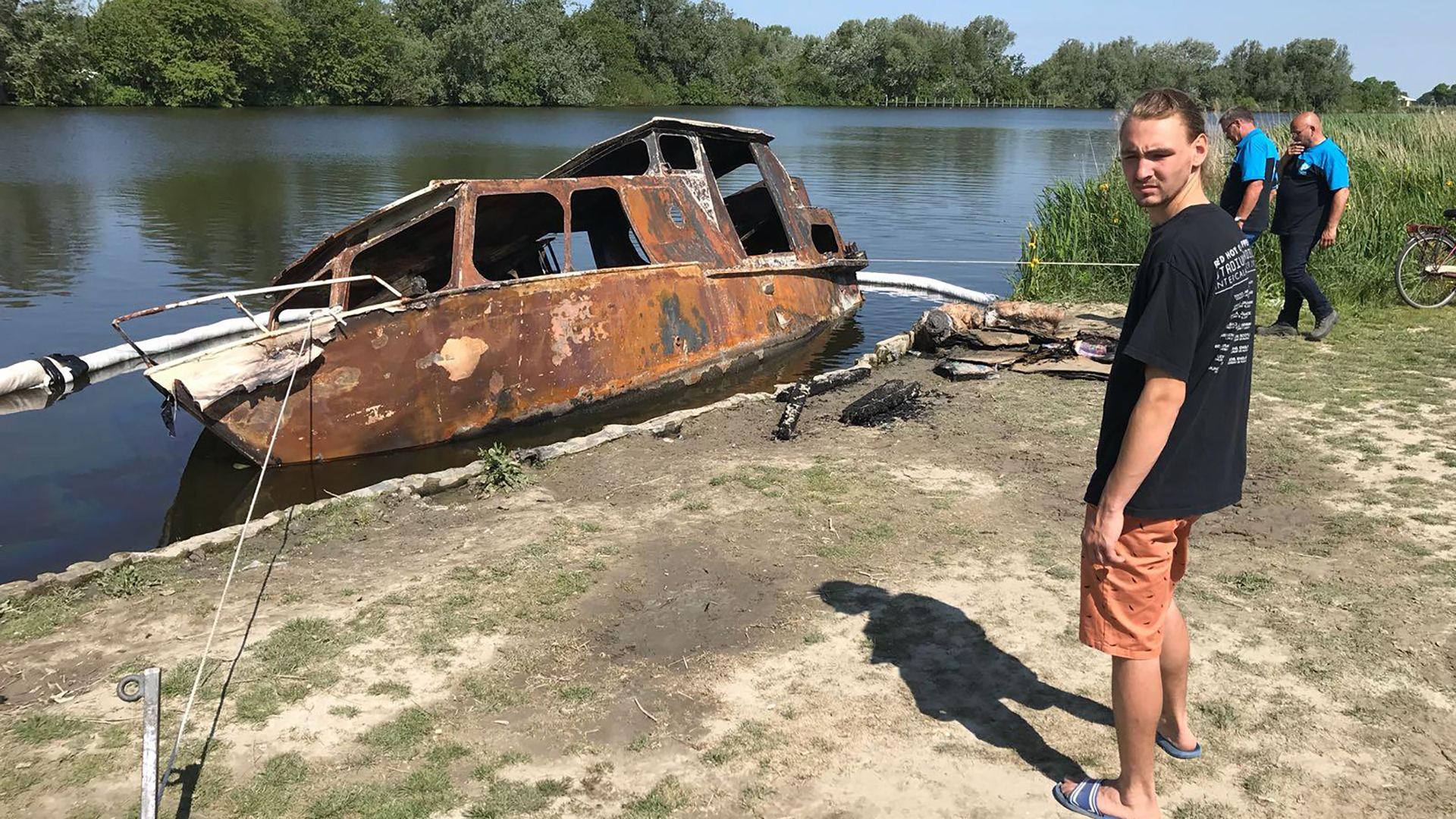 Plezierboot Lorenzo afgebrand in Oudkarspel