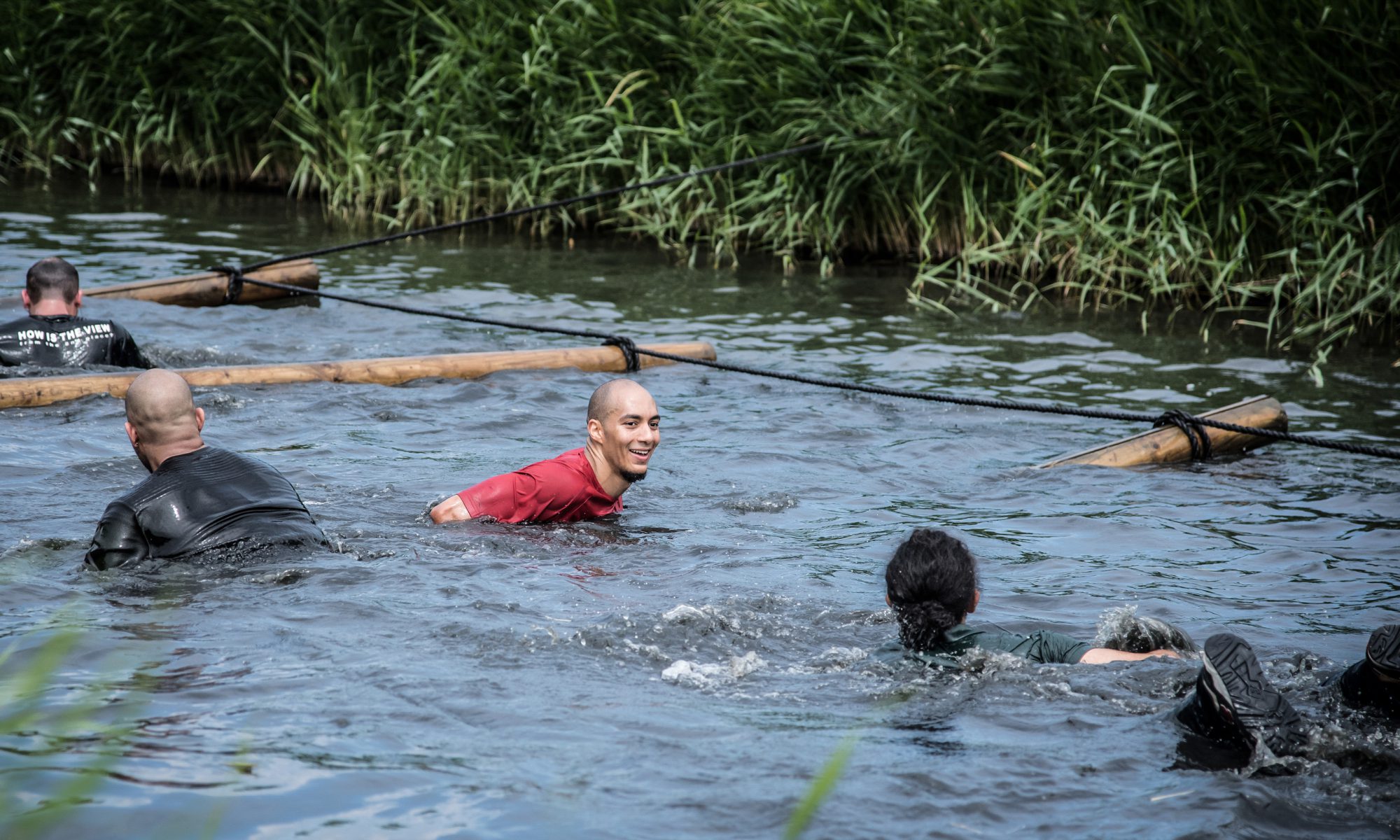 Ron Vlaar en Nadine Broersen helpen bij Obstacle Run Heerhugowaard