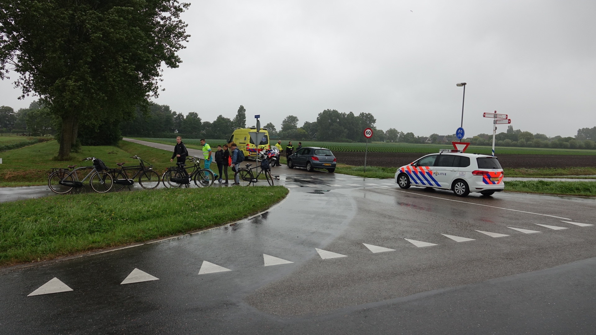 Fietsende scholier geschept in Oudkarspel