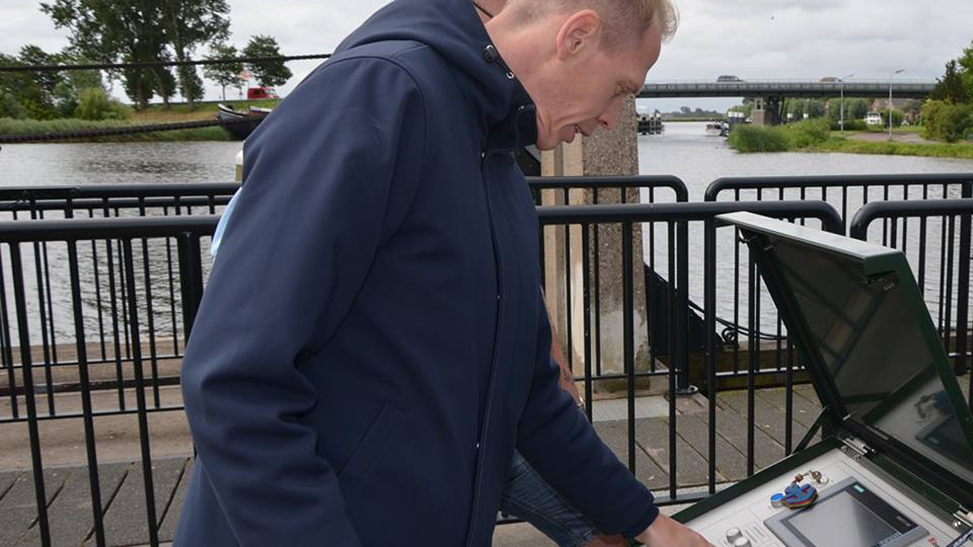 Sluis Broek op Langedijk feestelijk heropend door wethouder Langedijk