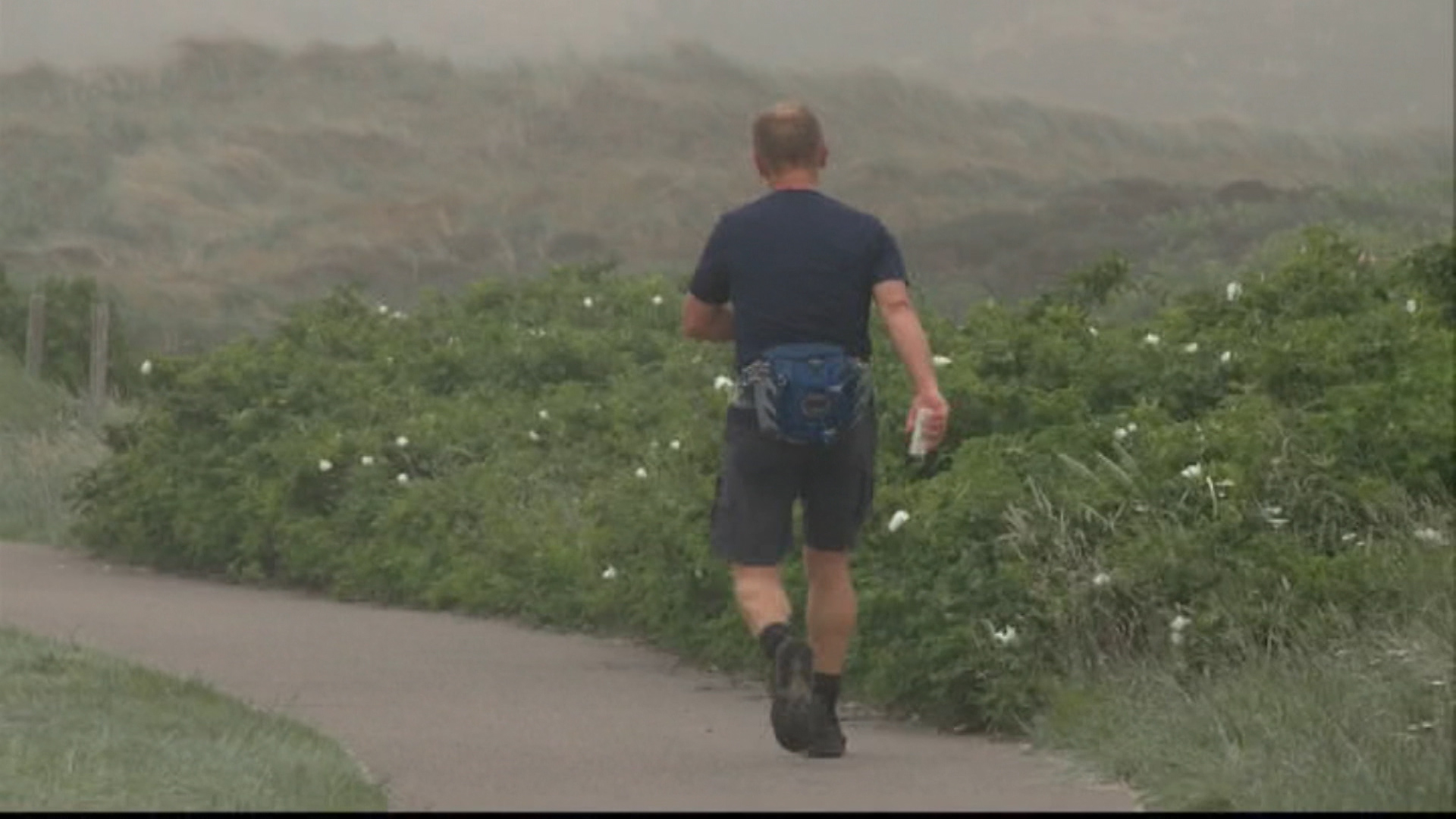 Vierdaagsedeelnemers lopen 'strandroute' (VIDEO)